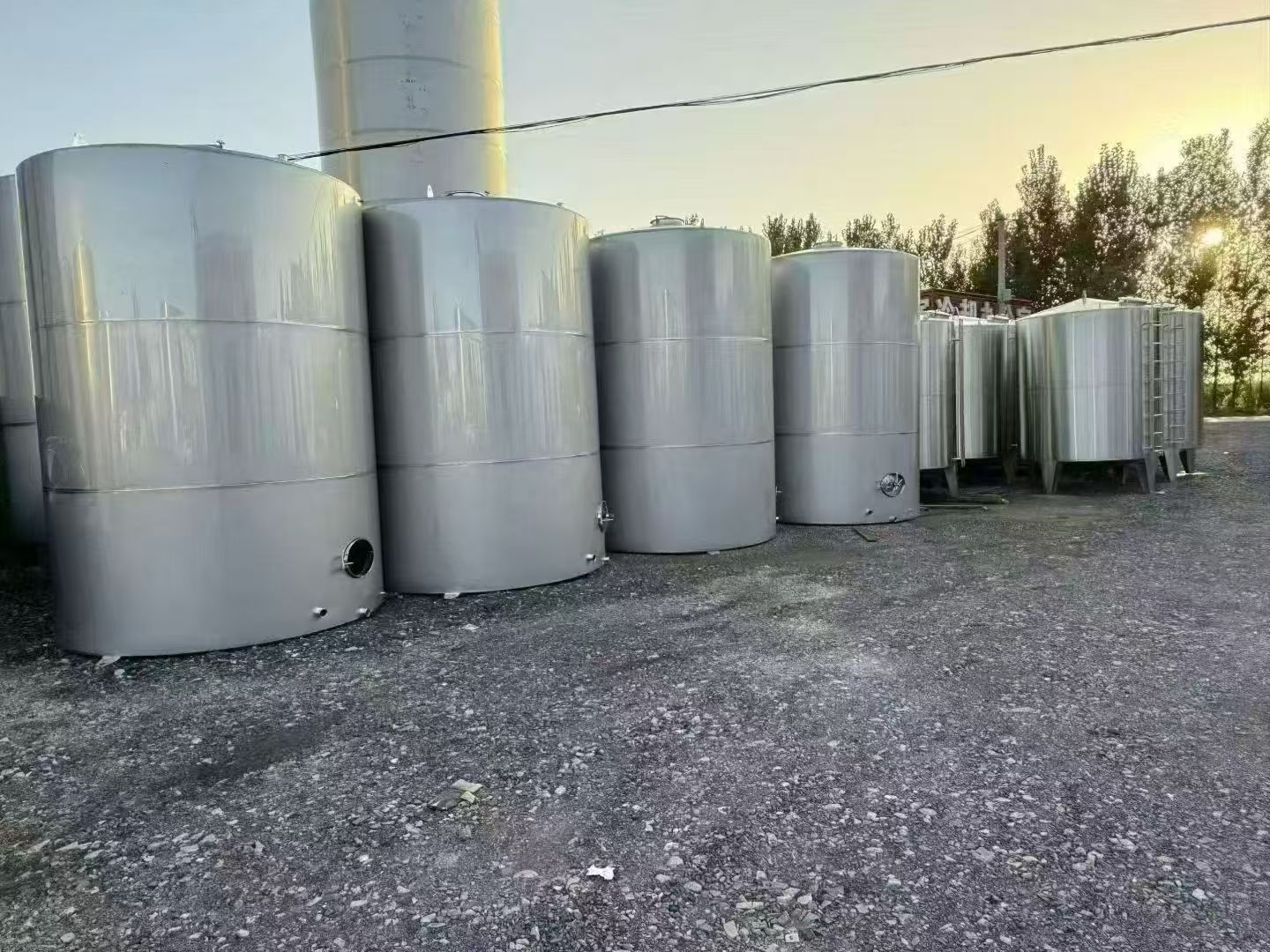 5000L 304 Stainless Steel Storage Tank Vertical Double Cone Mixing Tank For Food Beverage