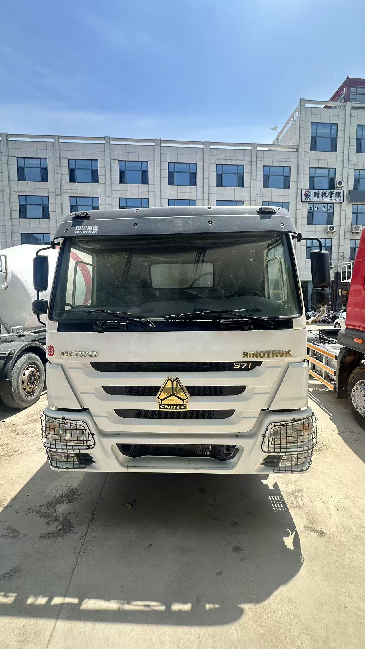 Used SINOTRUK HOWO 8×4 Dump Truck With Weichai 371 Engine Large Volume For Aggregate Transport