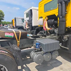 Used SINOTRUK HOWO 6×4 Tractor Head, 6-cylinder Diesel Engine, 10-speed Manual Gearbox