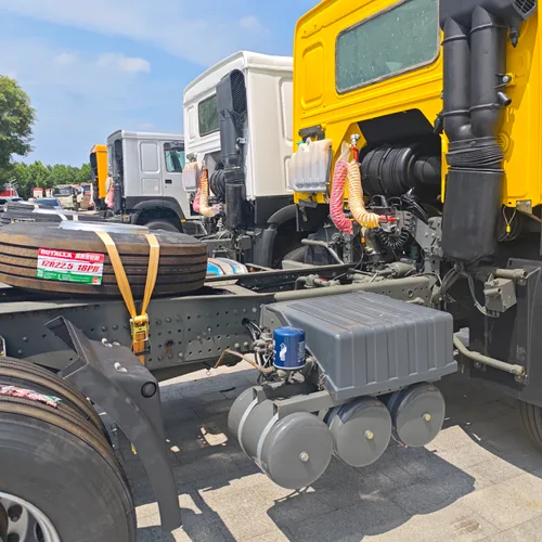 Used SINOTRUK HOWO 6×4 Tractor Head, 6-cylinder Diesel Engine, 10-speed Manual Gearbox