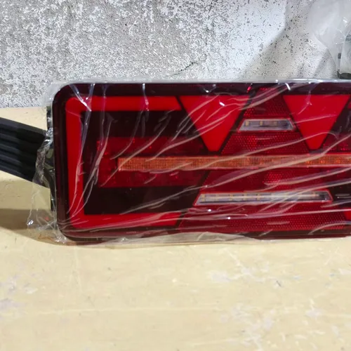 Vertical LED Truck Trailer Tail Light with Bracket
