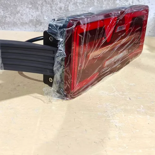 Vertical LED Truck Trailer Tail Light with Bracket