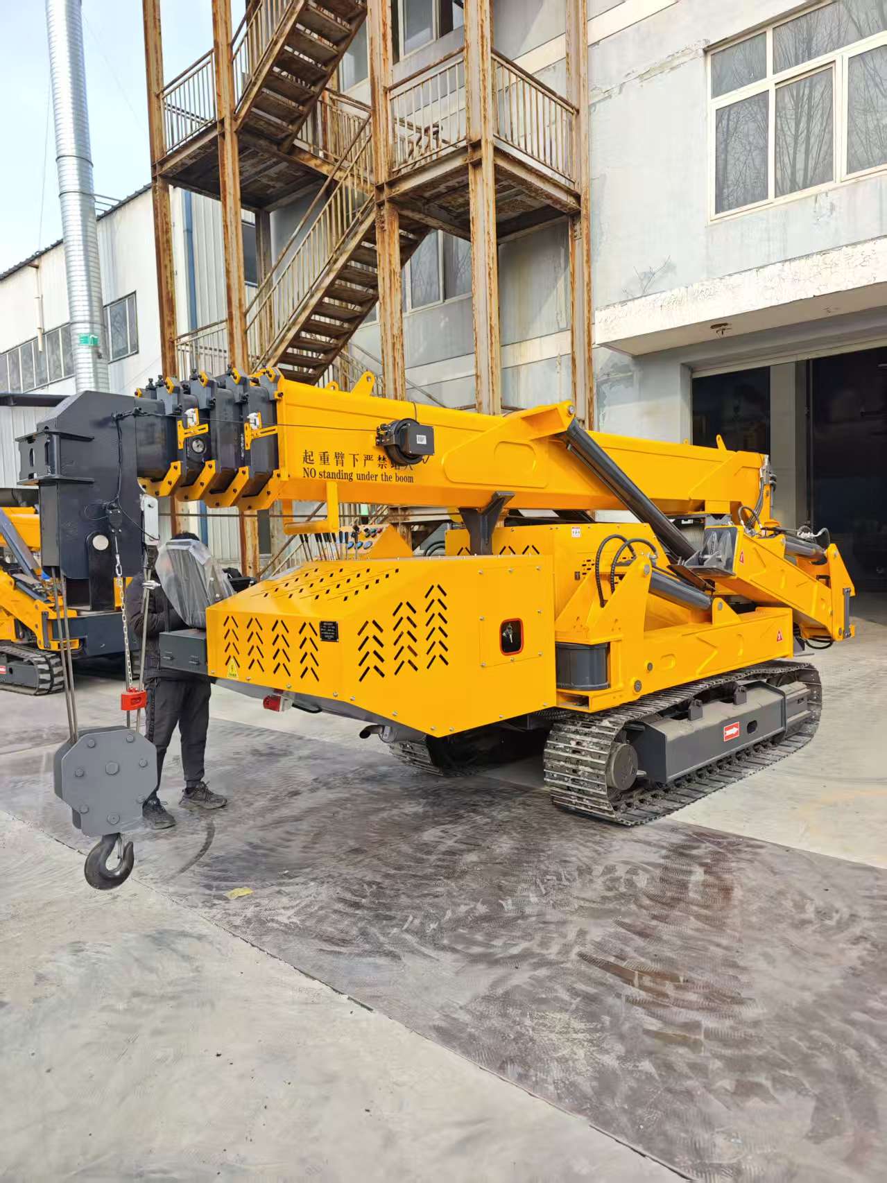 5Ton Large Capacity Crawler Spider Crane 0-360° Continuous Rotation Wide Rubber Track Hoist Low Ground Pressure Self-Propelled Heavy Lifting Machine For Factory & Curtain Wall