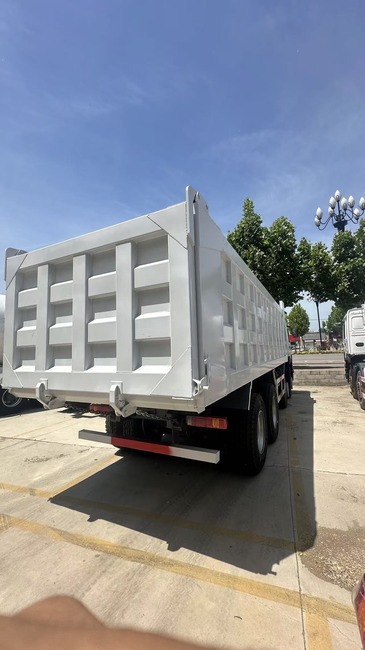 Used SINOTRUK HOWO 8×4 Dump Truck With Weichai 371 Engine Large Volume For Aggregate Transport