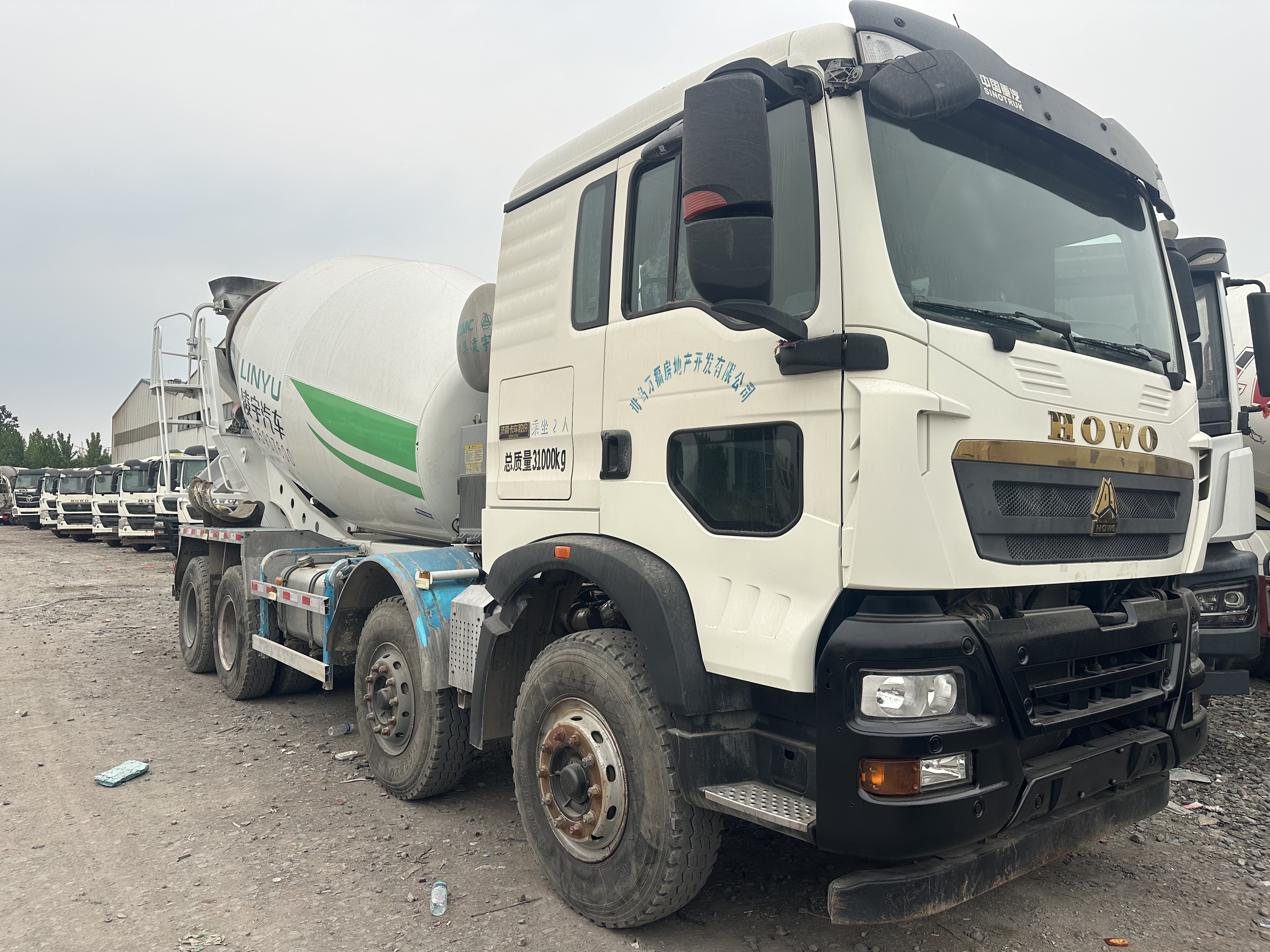 Howo Chassis Lingyu Superstructure 12 Cubic Mixer Truck 2021 Second-Hand Cement Tank Truck For Construction Site