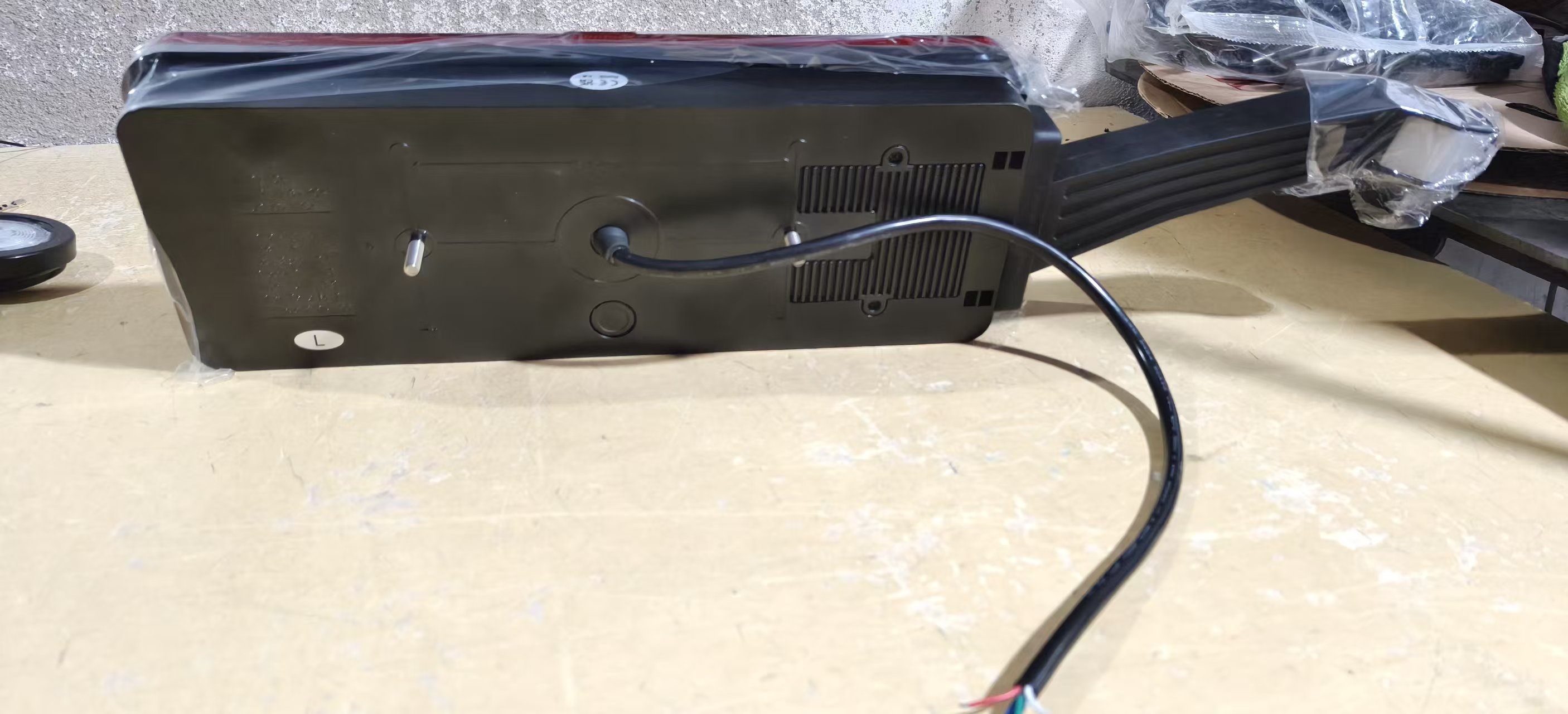 Vertical LED Truck Trailer Tail Light with Bracket
