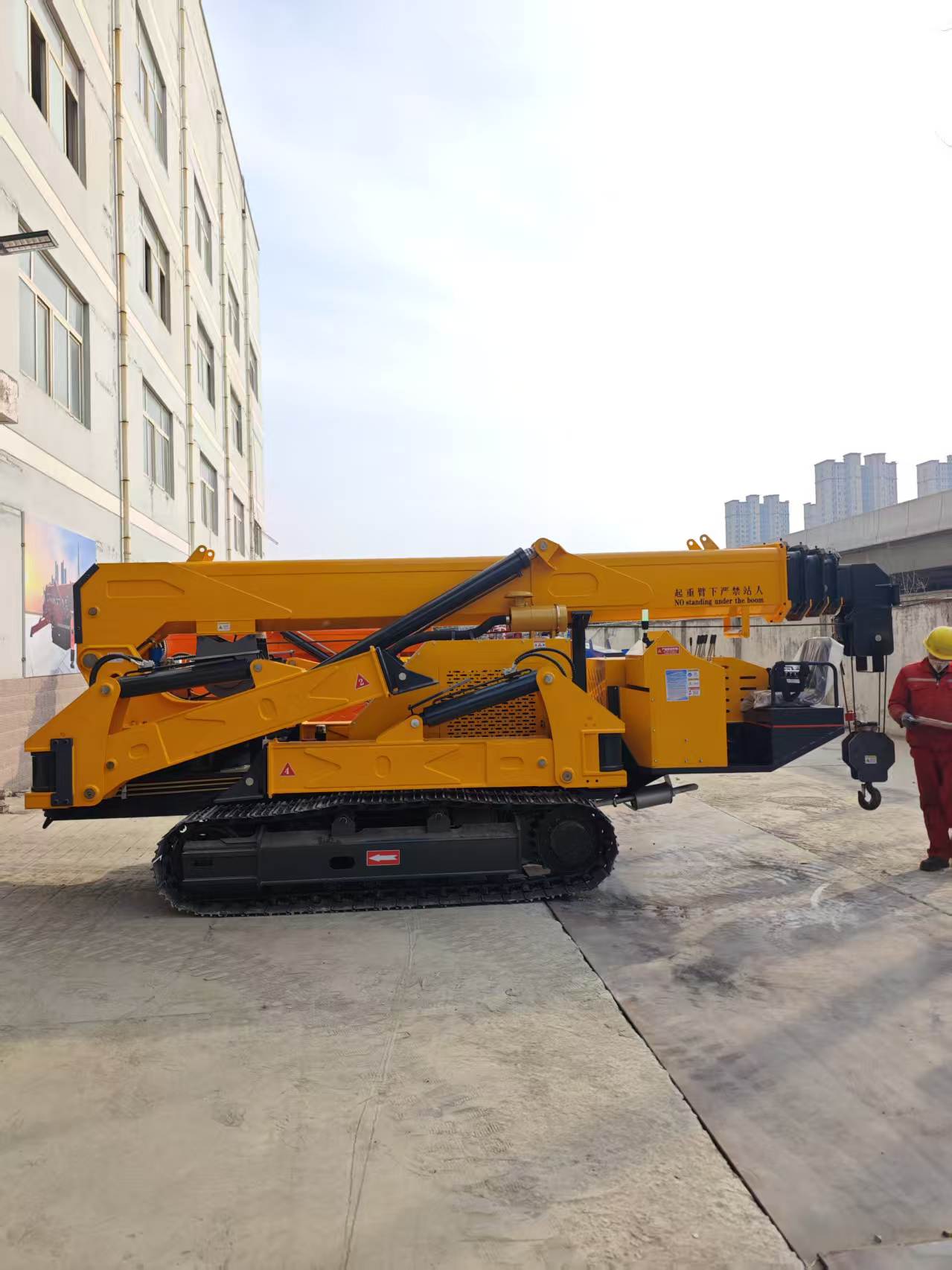 5Ton Large Capacity Crawler Spider Crane 0-360° Continuous Rotation Wide Rubber Track Hoist Low Ground Pressure Self-Propelled Heavy Lifting Machine For Factory & Curtain Wall