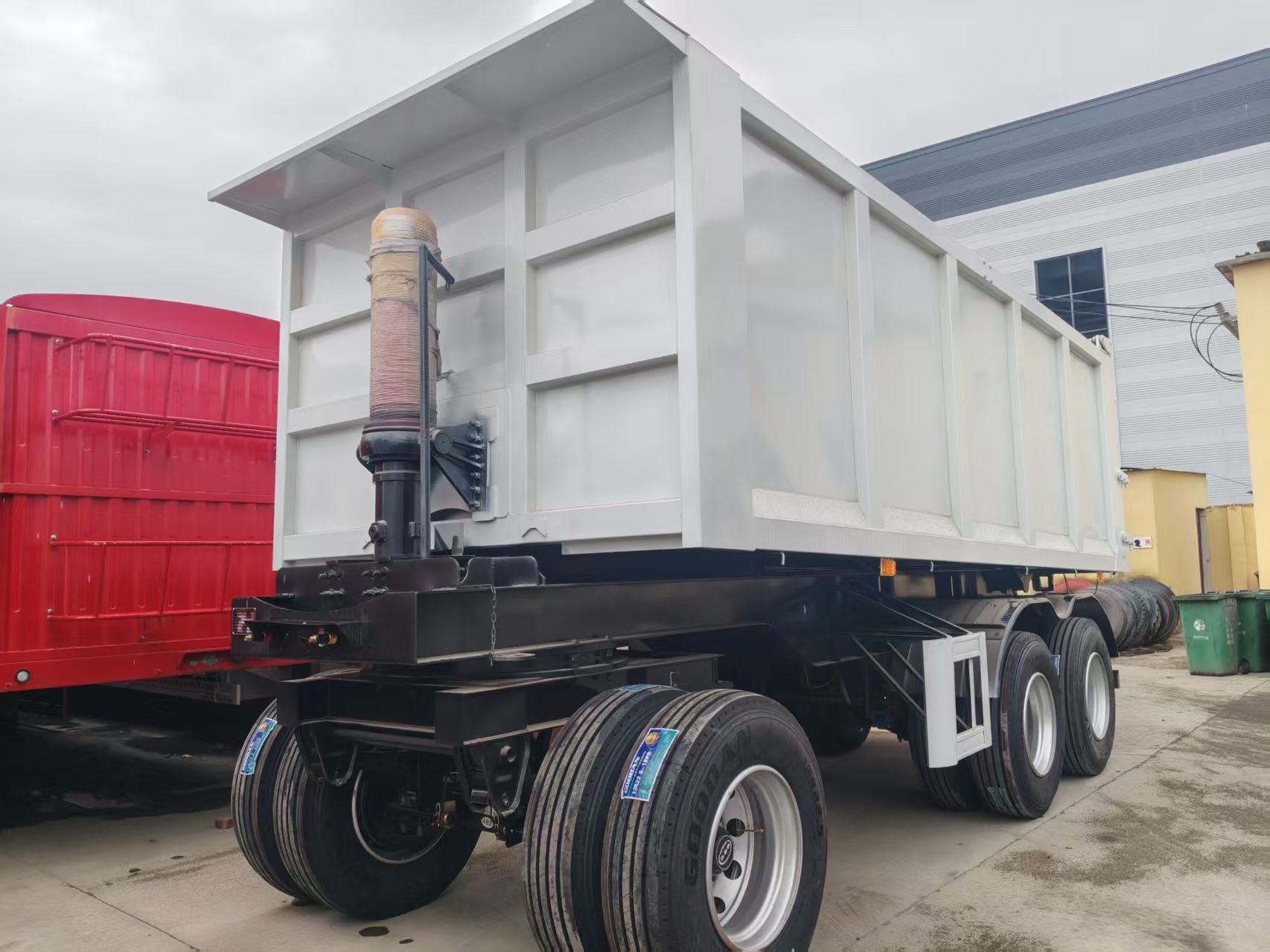 High Strength Steel Rear Dump Semi-Trailer for Mining Material Haulage