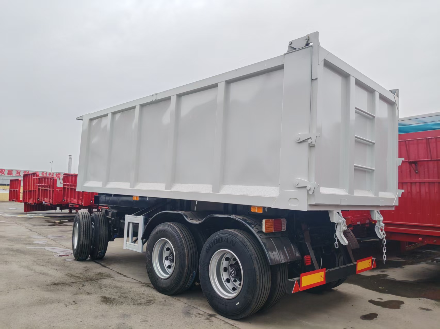 High Strength Steel Rear Dump Semi-Trailer for Mining Material Haulage
