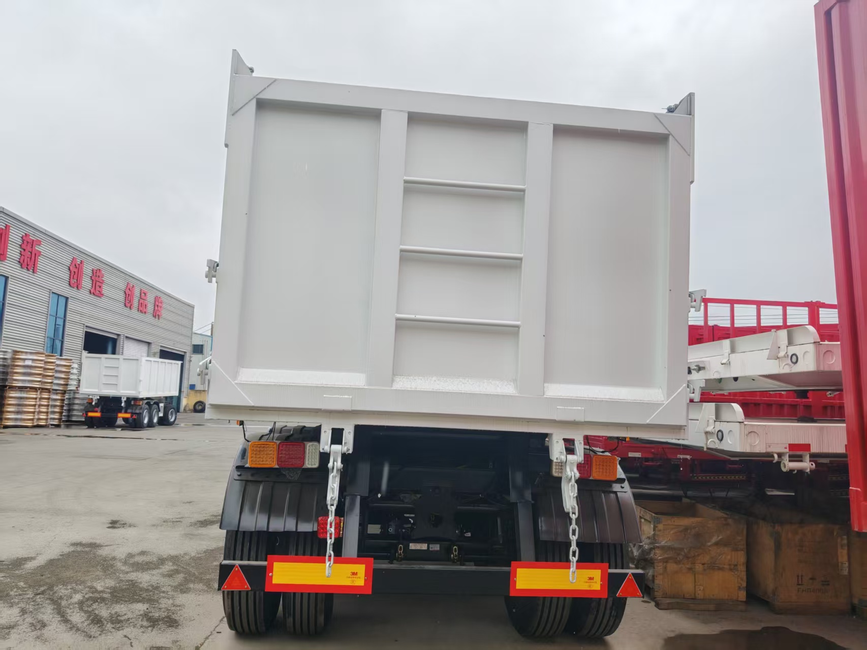 High Strength Steel Rear Dump Semi-Trailer for Mining Material Haulage
