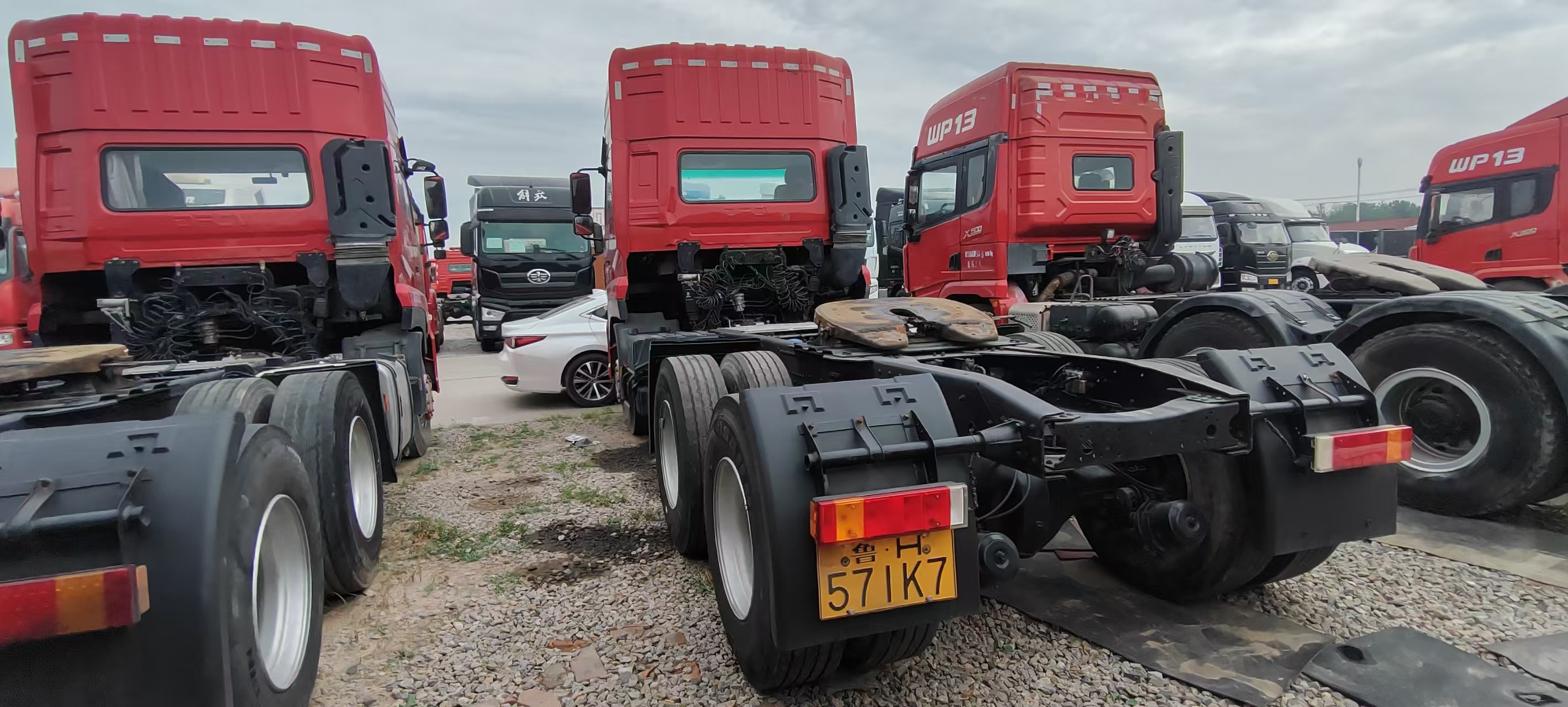 Used Light Duty Kinland VL Truck With 400HP Cummins Motor & Fast Transmission For Light Cargo Haulage