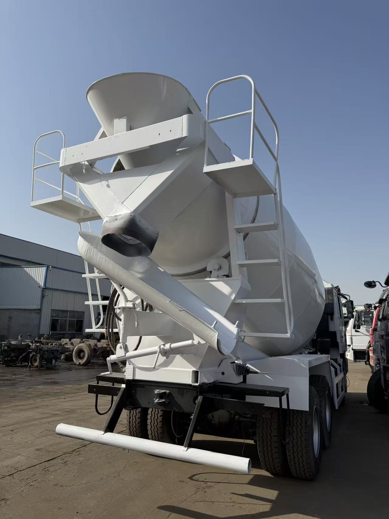 Second-Hand SHACMAN F3000 Cement Mixer Transport Truck 10 Cubic Meter Drum For Mine & Factory Internal Haulage
