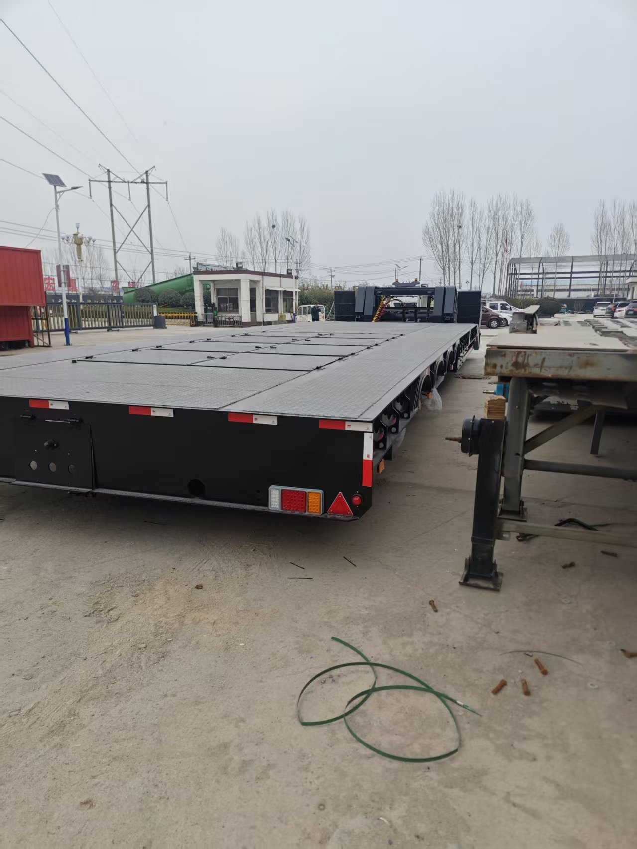 Factory Price Detachable Gooseneck Lowbed Trailer 120 Ton Hydraulic Lowboy Semi Trailer for Excavator Transport