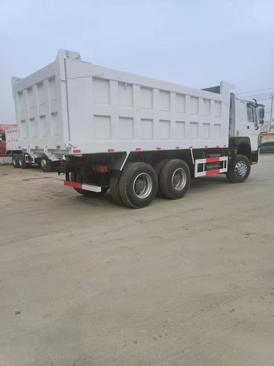 Sinotruk Howo 6x4 Heavy Engineering Dumper Second-Hand Mine Tipper For Central Asia Export