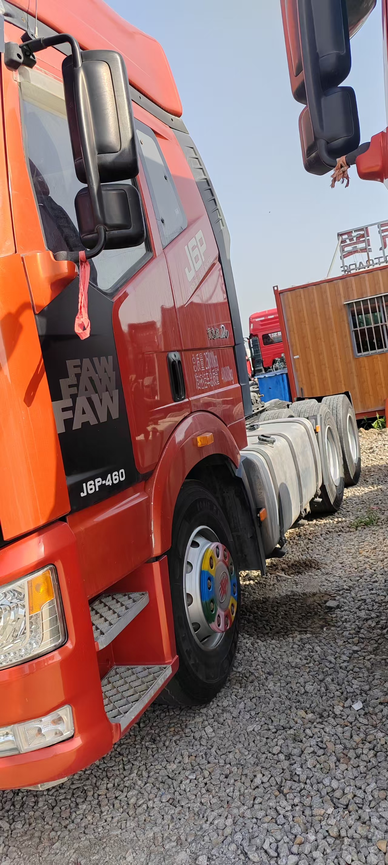Second Hand Light Duty J6P Truck With 460HP Weichai Motor Fuel Saving For Long Distance Standard Cargo Transport