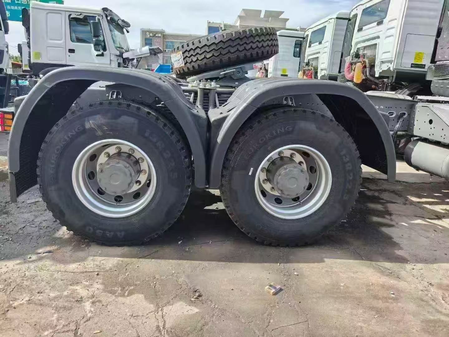 Used HOWO TX 6×4 Tractor Head Double Rear Axle Semi-Truck Tractor For Container & Tank Trailer Price 120000 RMB