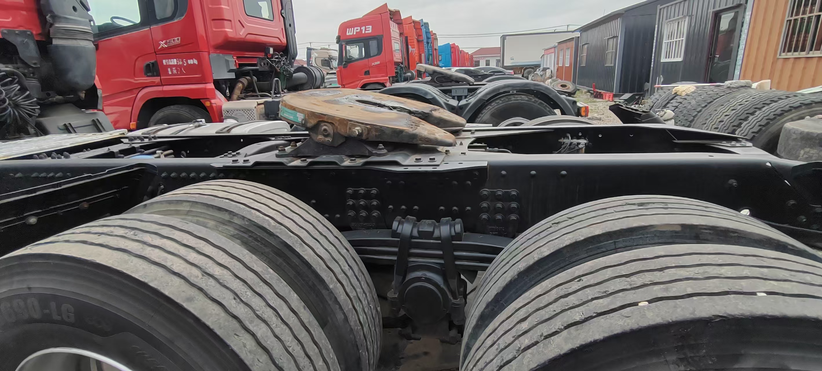 Used Light Duty Kinland VL Truck With 400HP Cummins Motor & Fast Transmission For Light Cargo Haulage