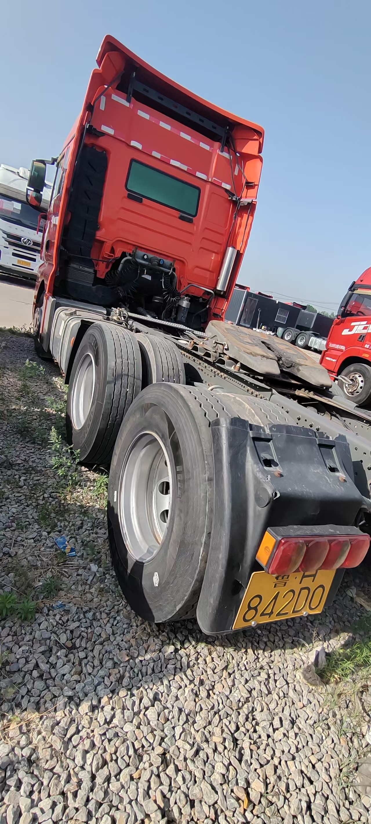 Second Hand Light Duty J6P Truck With 460HP Weichai Motor Fuel Saving For Long Distance Standard Cargo Transport