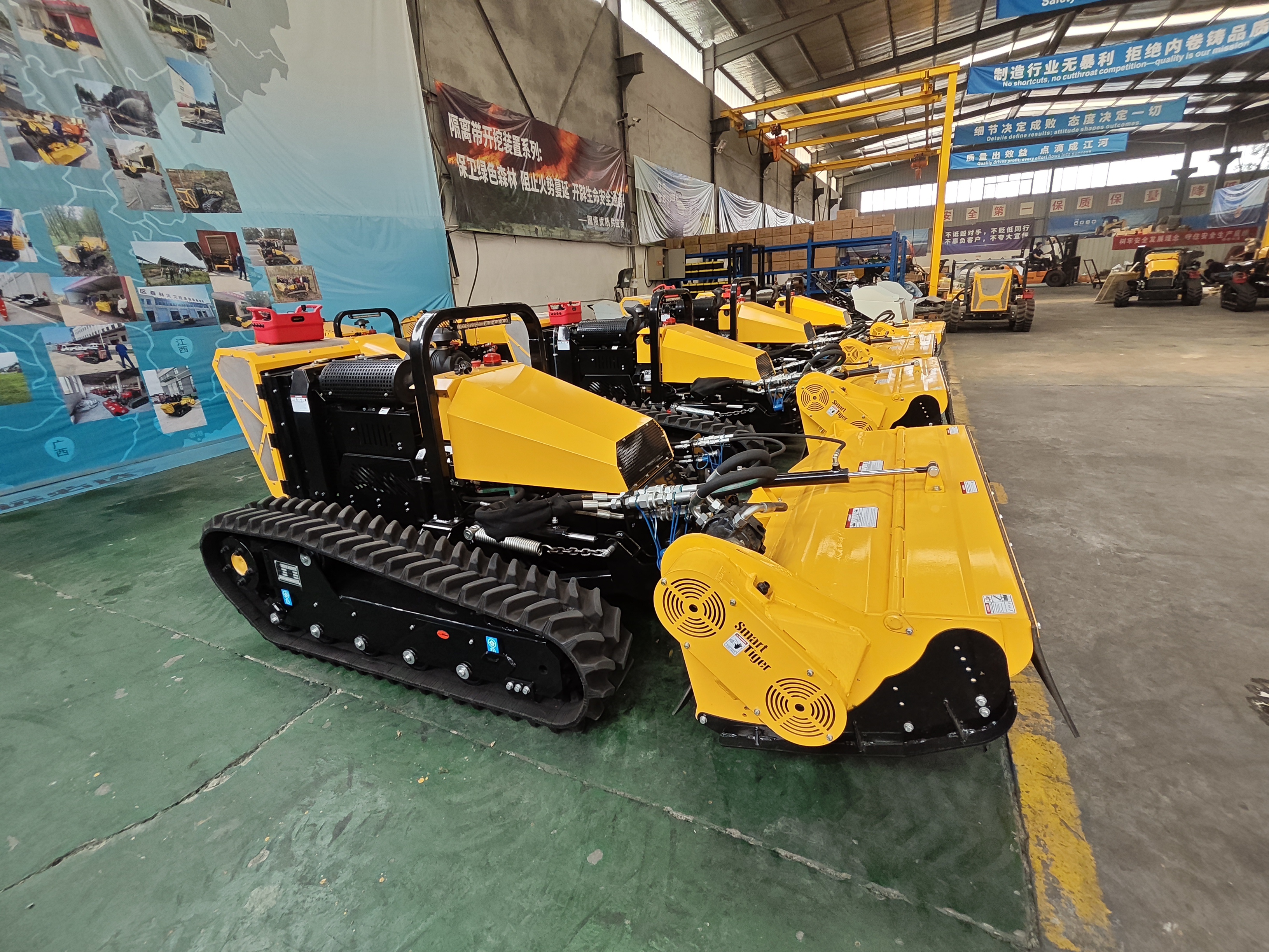 40HP All Terrain Full Hydraulic Remote Controlled Slope Mowing & Shredding Robot for Photovoltaic Plants Dykes and Embankment Slope Protection