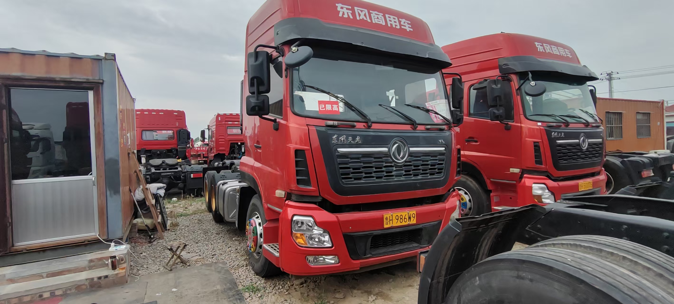 Used Light Duty Kinland VL Truck With 400HP Cummins Motor & Fast Transmission For Light Cargo Haulage