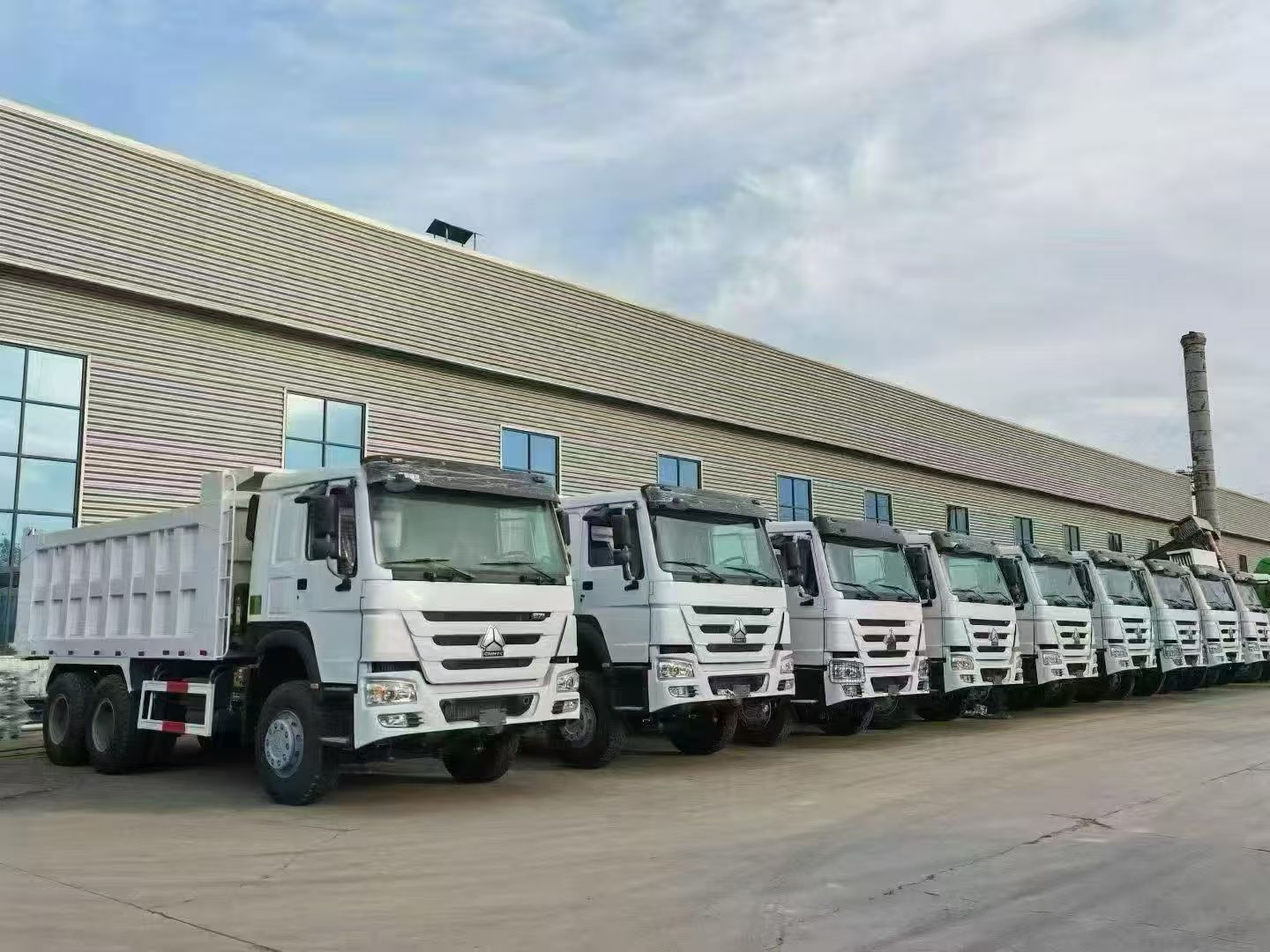 Sinotruk Howo 4-Axle 8*4 Heavy-Duty Dumper For Sand Coal Infrastructure Second-Hand Tipper Lorry