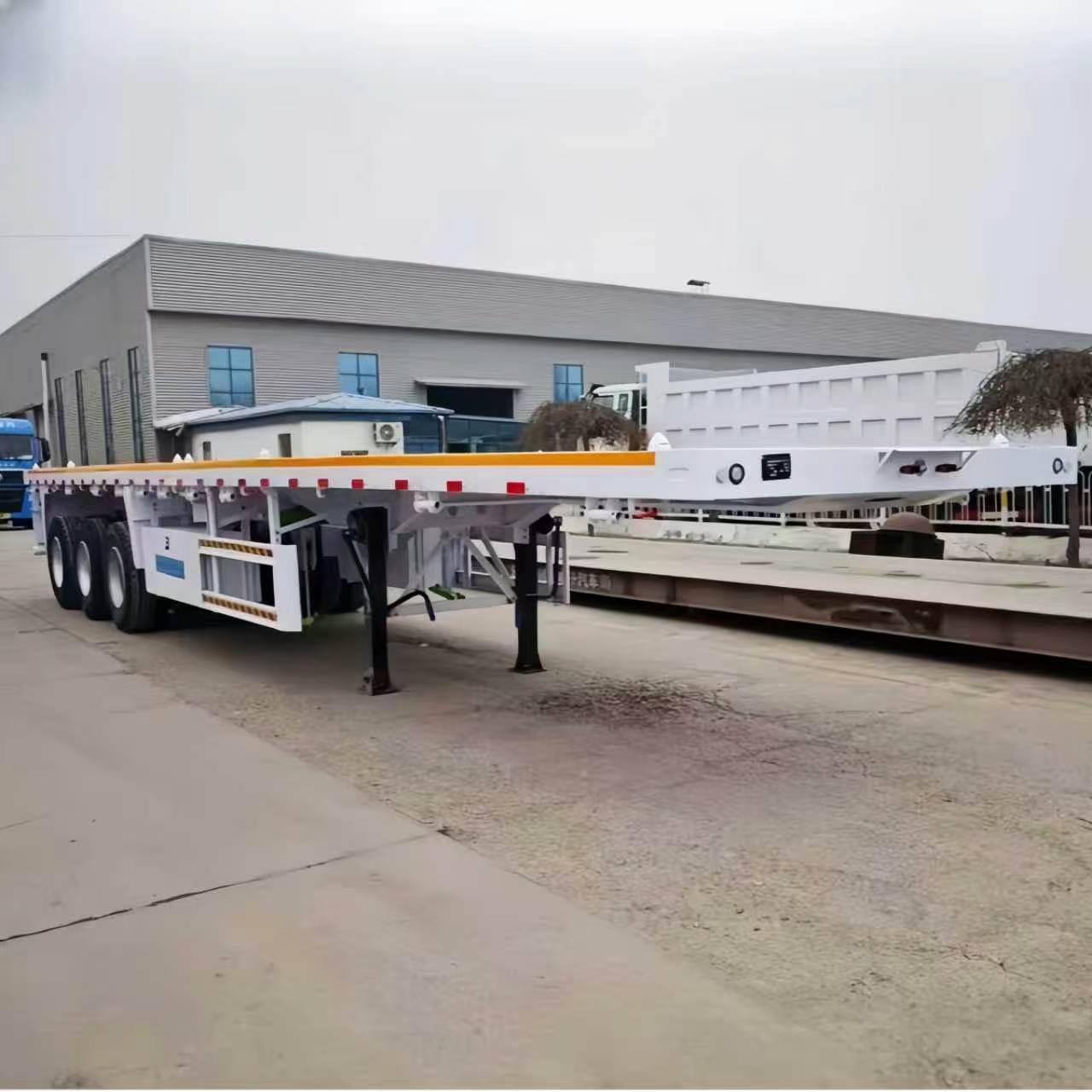 New Lightweight White Tri-Axle Flatbed Container Semi Trailer 40ft Q345 High Strength Steel 13Ton FUWA Axle
