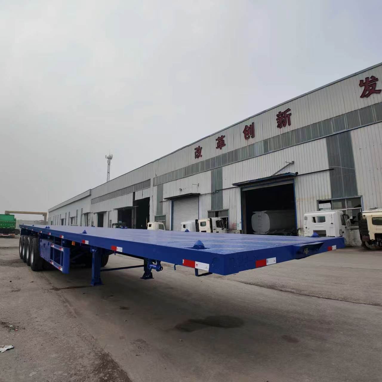 New Tri-Axle Flatbed Container Semi Trailer 20/40/45ft Q345 High Strength Steel Load 40-80 Ton