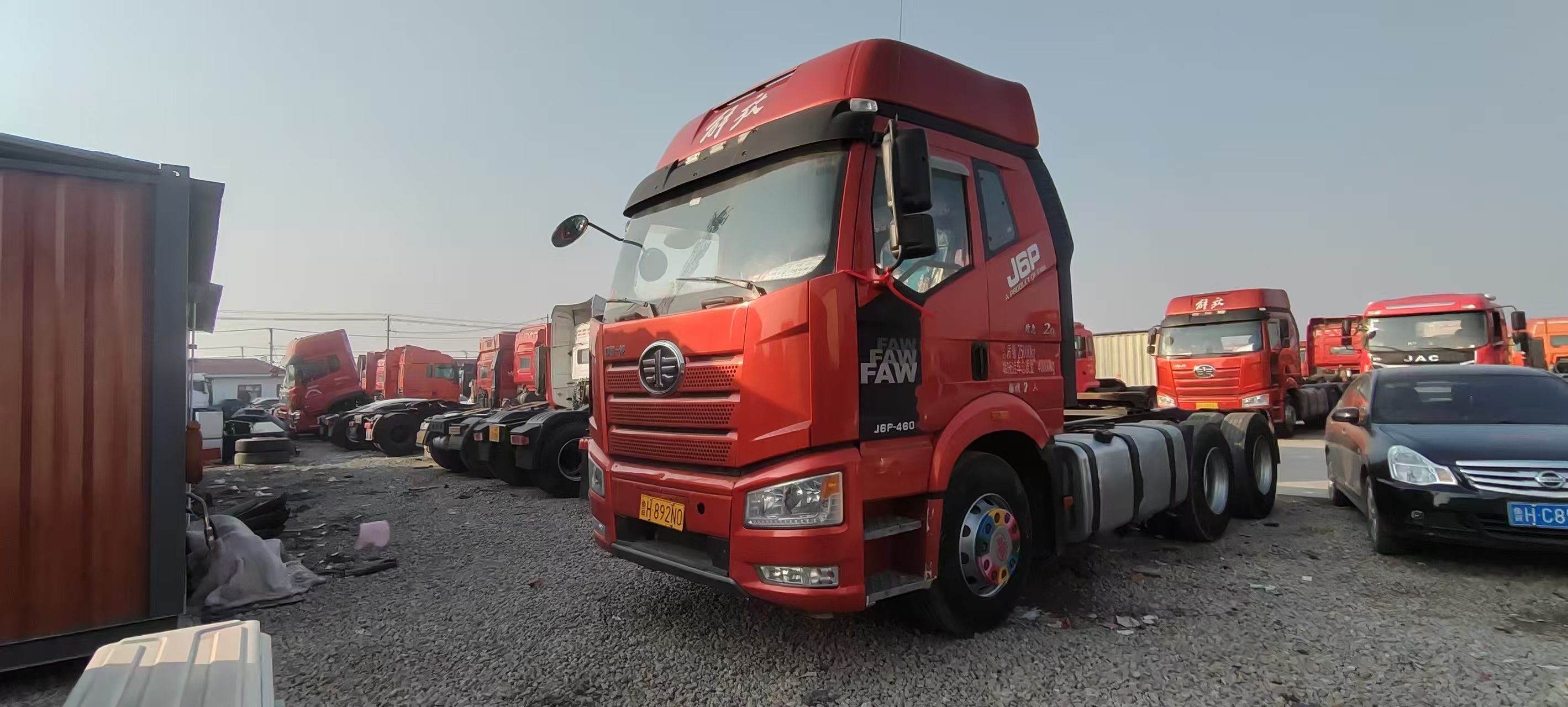 Second Hand Light Duty J6P Truck With 460HP Weichai Motor Fuel Saving For Long Distance Standard Cargo Transport