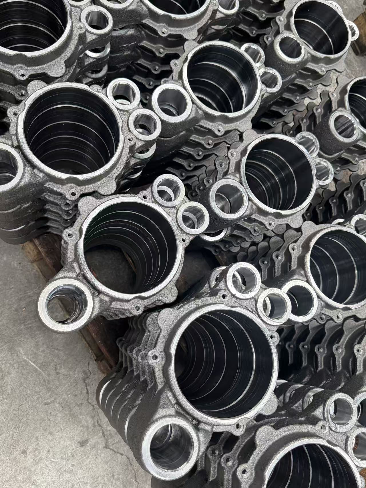 Trailer Axle Bearing Housing High Strength Gray Cast Iron Wheel Hub Bearing Shell Semi-Trailer Cast Spare Parts Stock