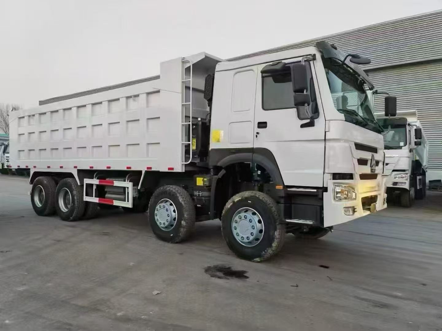 Sinotruk Howo 4-Axle 8*4 Heavy-Duty Dumper For Sand Coal Infrastructure Second-Hand Tipper Lorry
