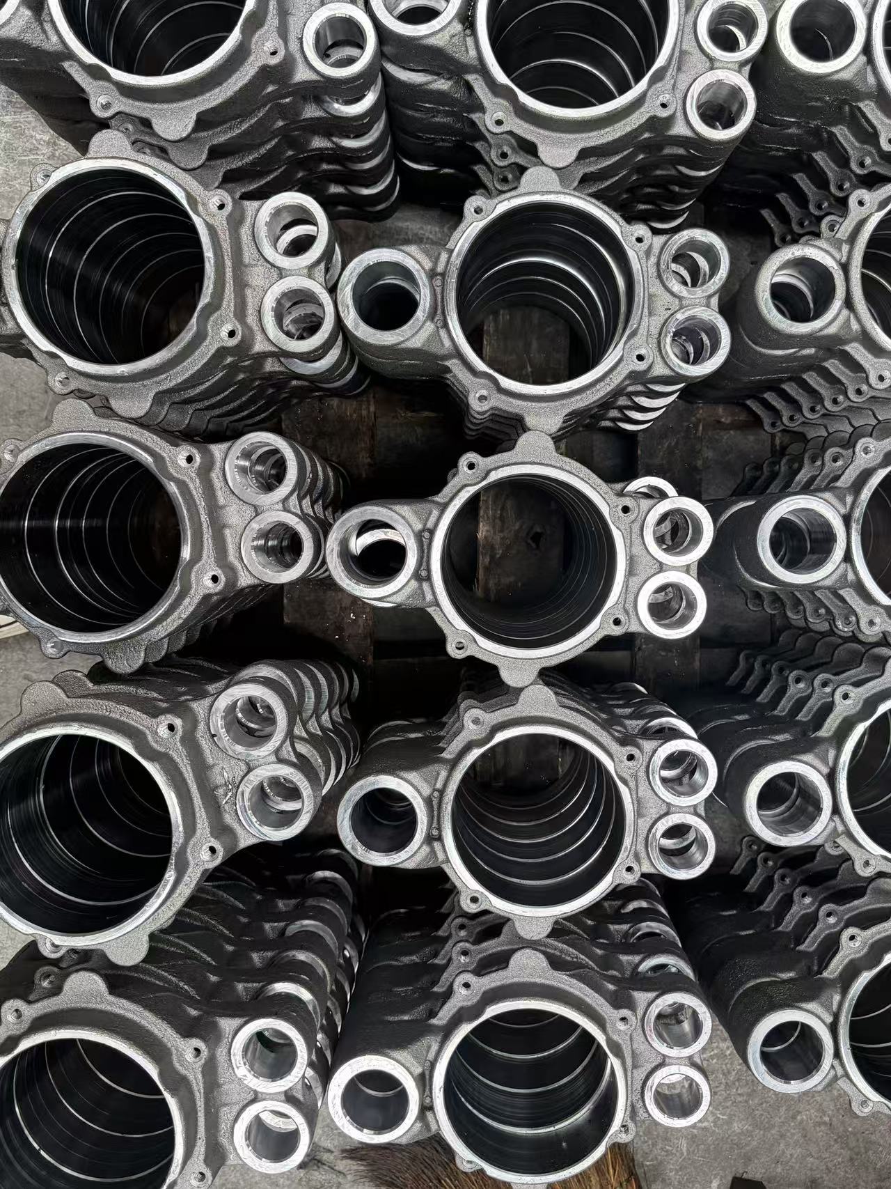 Trailer Axle Bearing Housing High Strength Gray Cast Iron Wheel Hub Bearing Shell Semi-Trailer Cast Spare Parts Stock