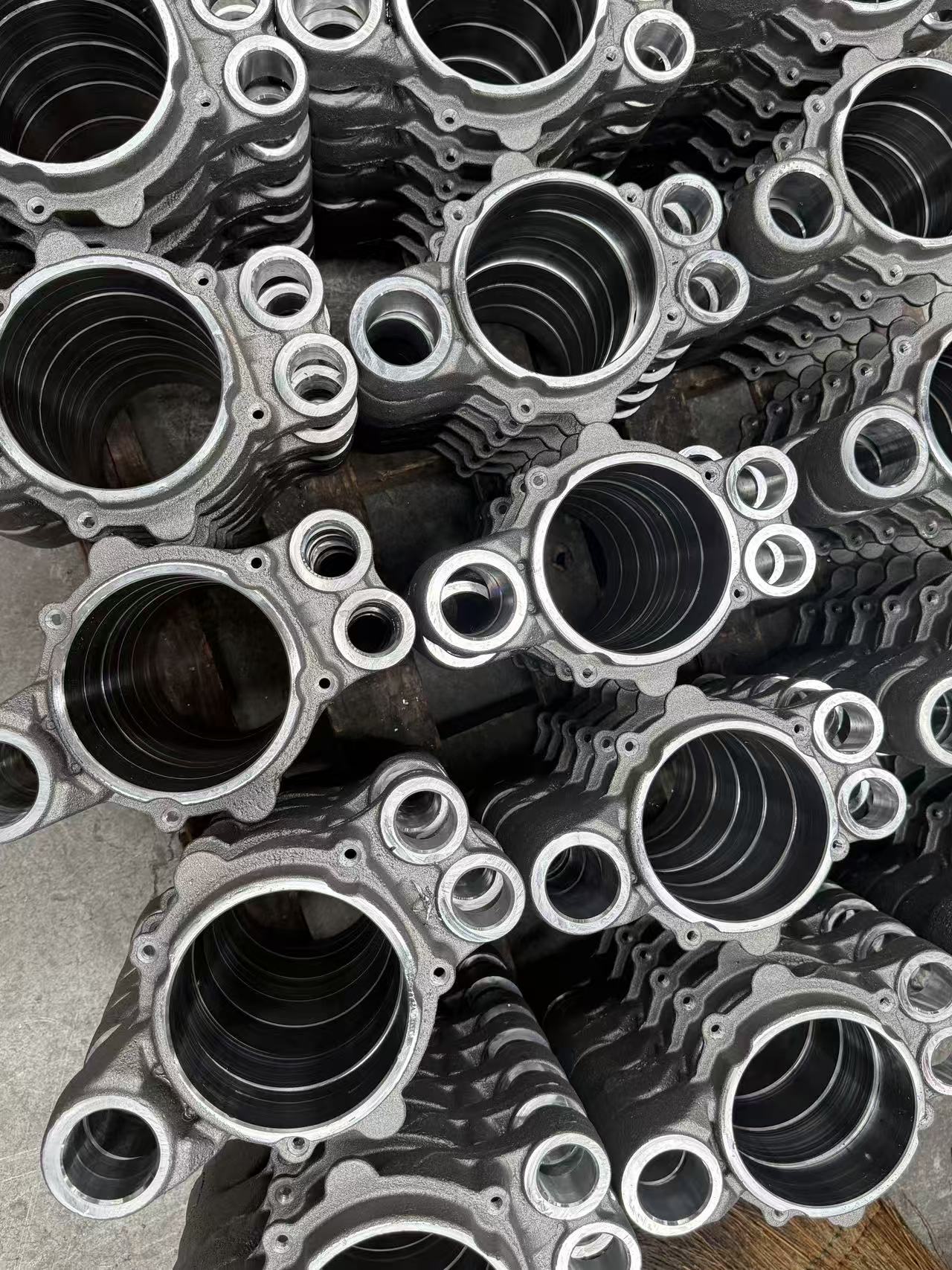 Trailer Axle Bearing Housing High Strength Gray Cast Iron Wheel Hub Bearing Shell Semi-Trailer Cast Spare Parts Stock