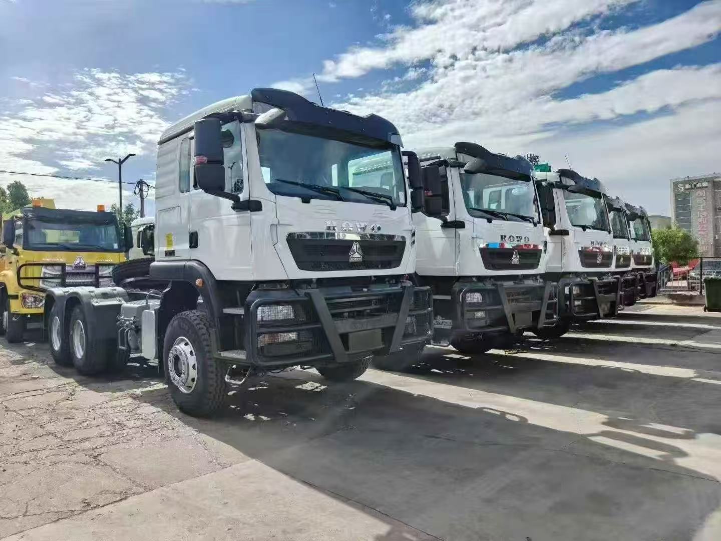 Used HOWO TX 6×4 Tractor Head Double Rear Axle Semi-Truck Tractor For Container & Tank Trailer Price 120000 RMB