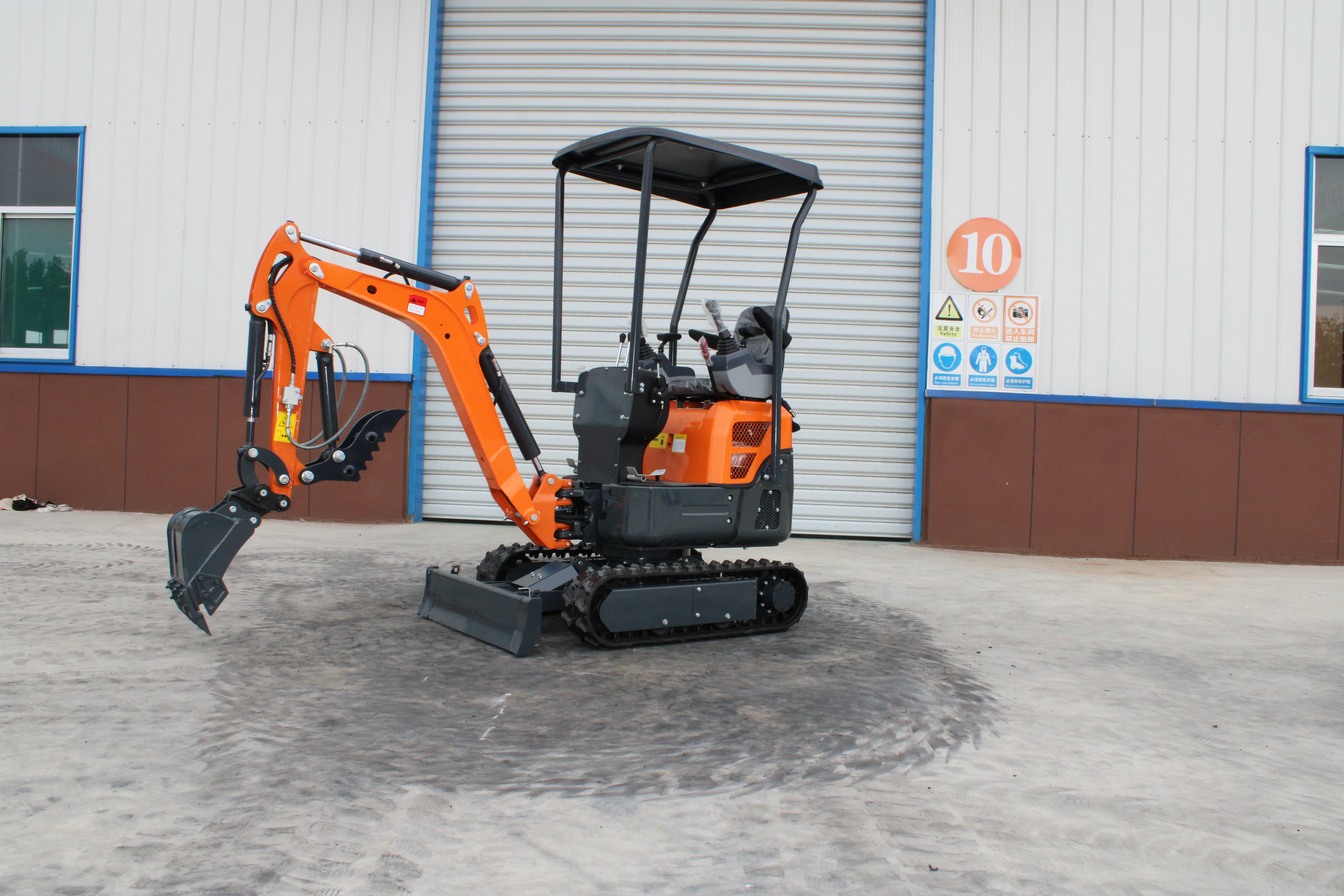 Mini Excavator With 0.02m³ Bucket, Single Cylinder Diesel Small Digger For Indoor Demolition & Landscaping