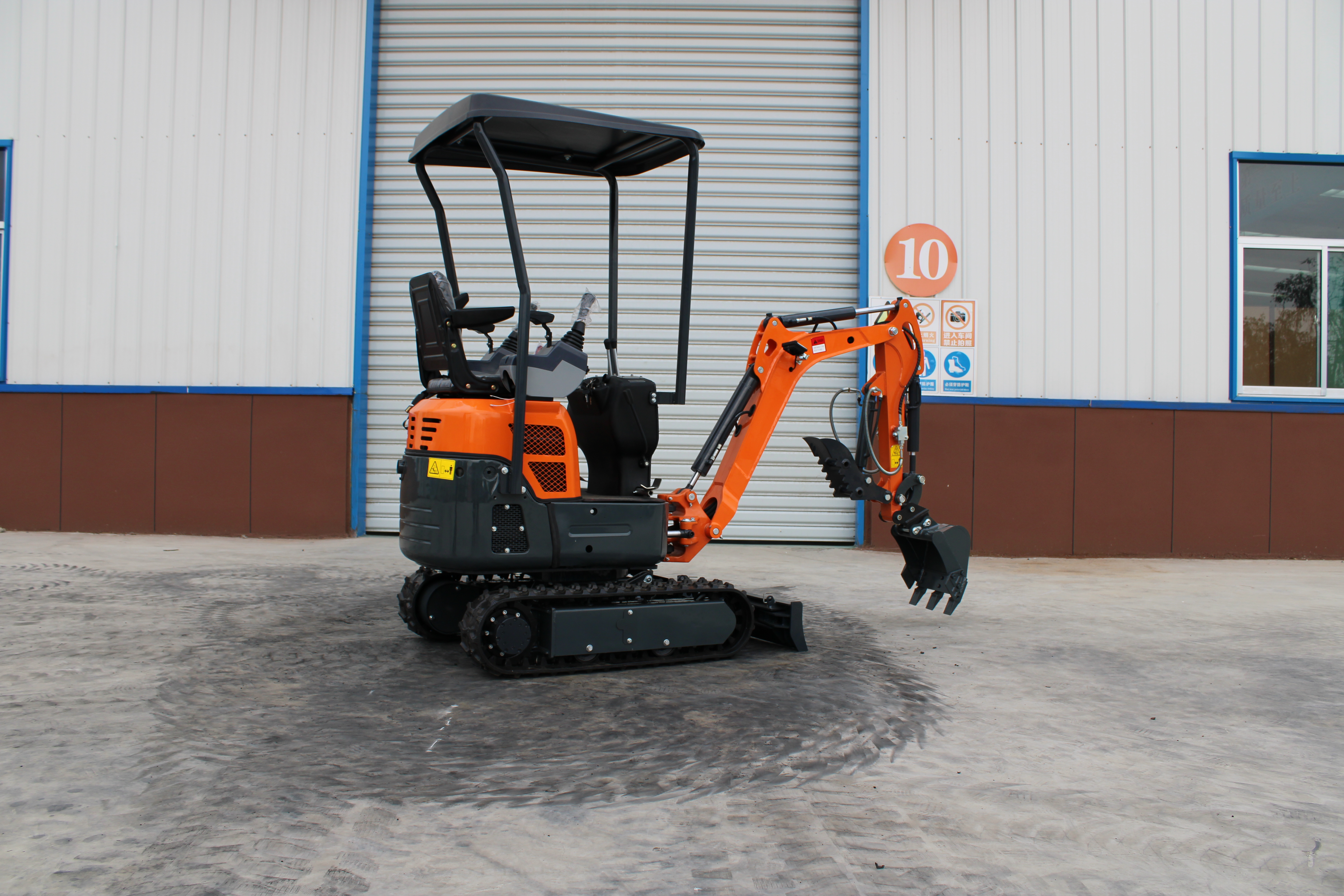 Mini Excavator With 0.02m³ Bucket, Single Cylinder Diesel Small Digger For Indoor Demolition & Landscaping