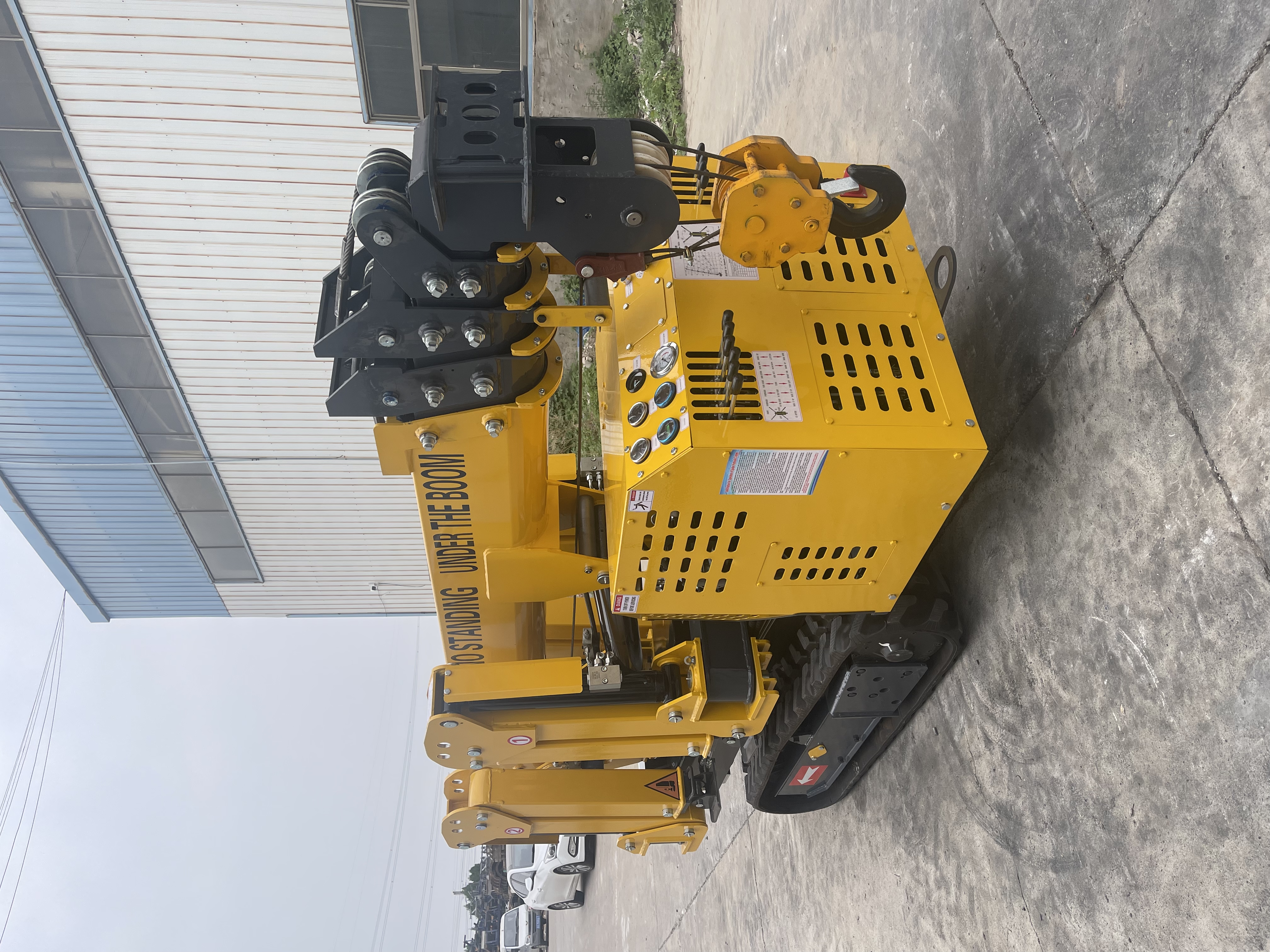 Mini Crawler Spider Crane Telescopic Boom Hydraulic Lifter For Indoor Narrow Space High-Altitude Lifting