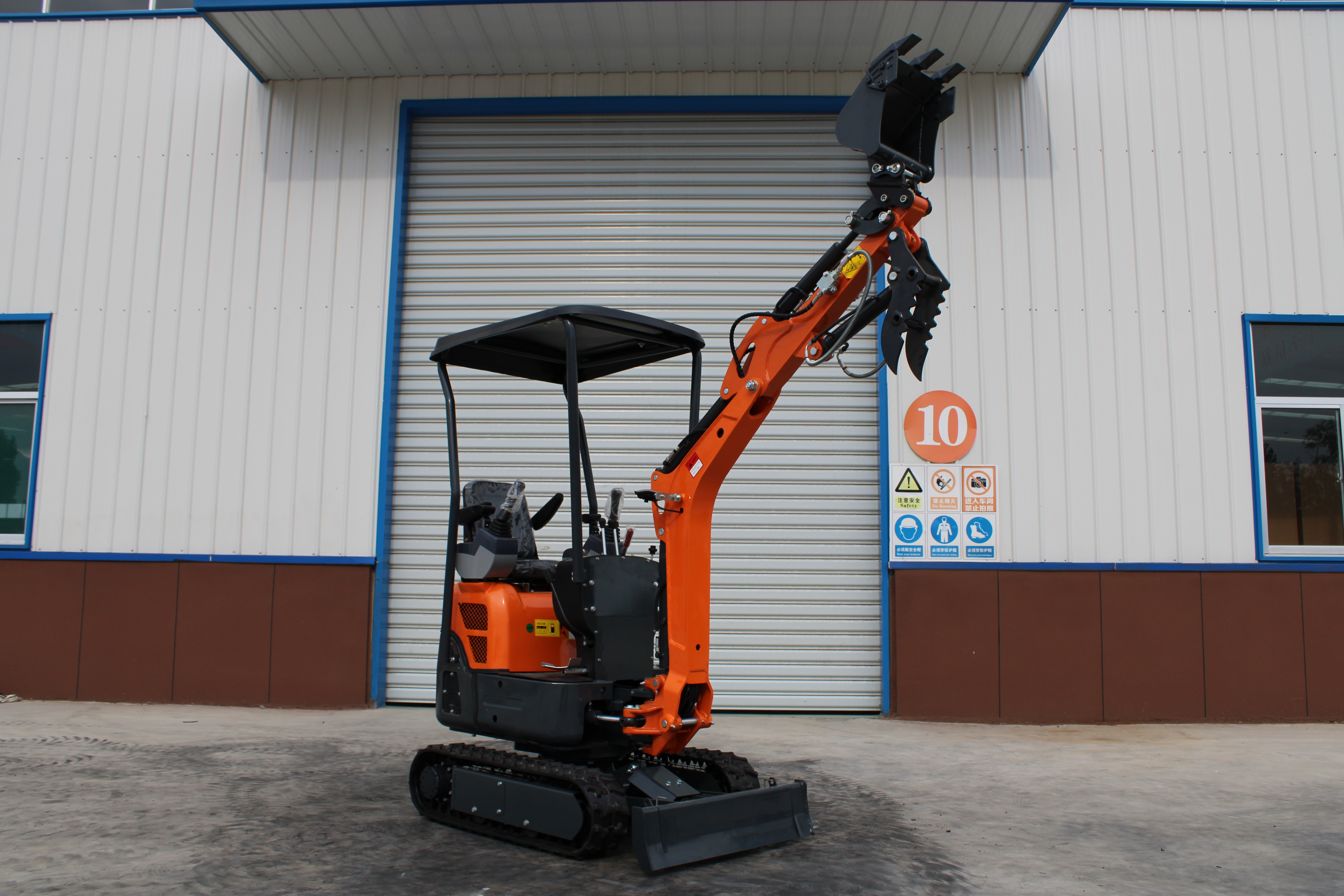 Mini Excavator With 0.02m³ Bucket, Single Cylinder Diesel Small Digger For Indoor Demolition & Landscaping