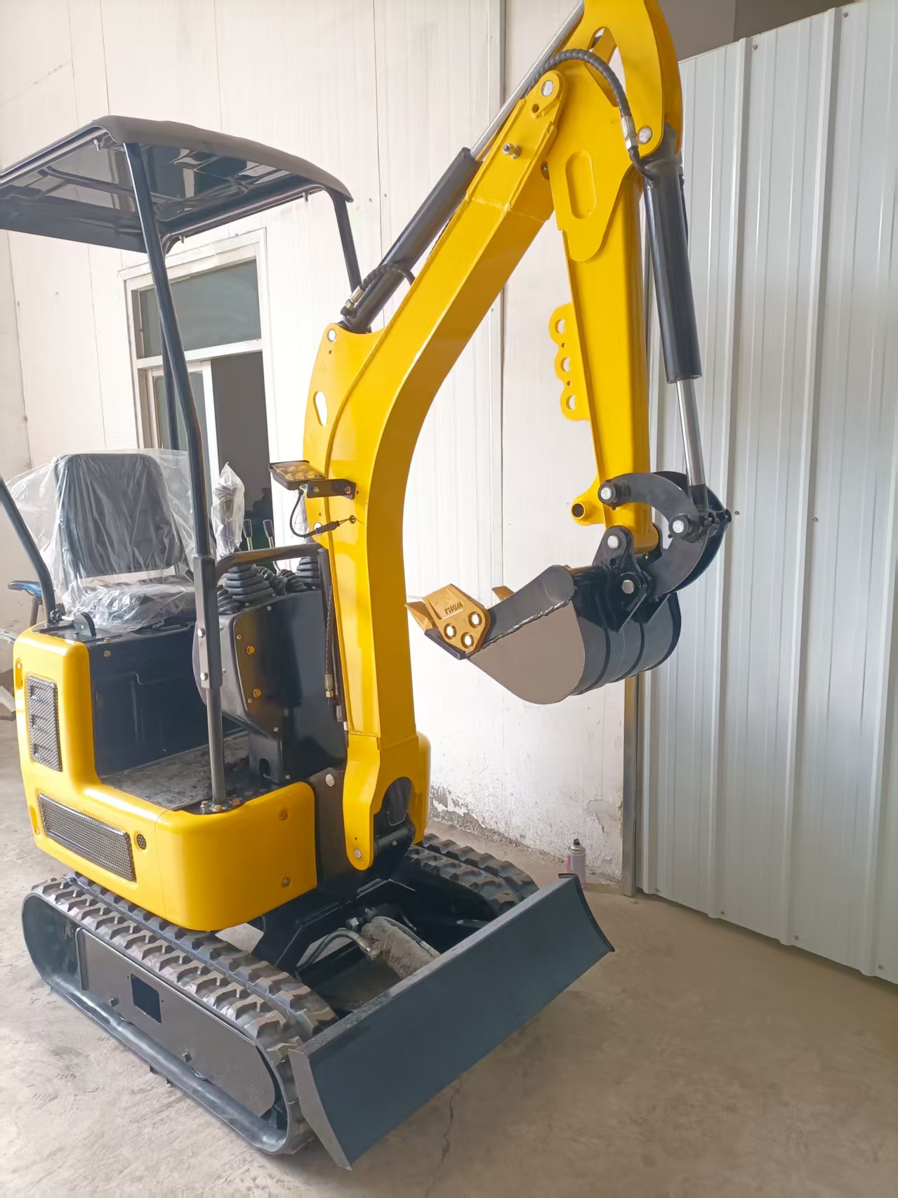 Brand New Model 1 Ton Mini Excavator Retractable Chassis Rubber Track For Orchard Greenhouse