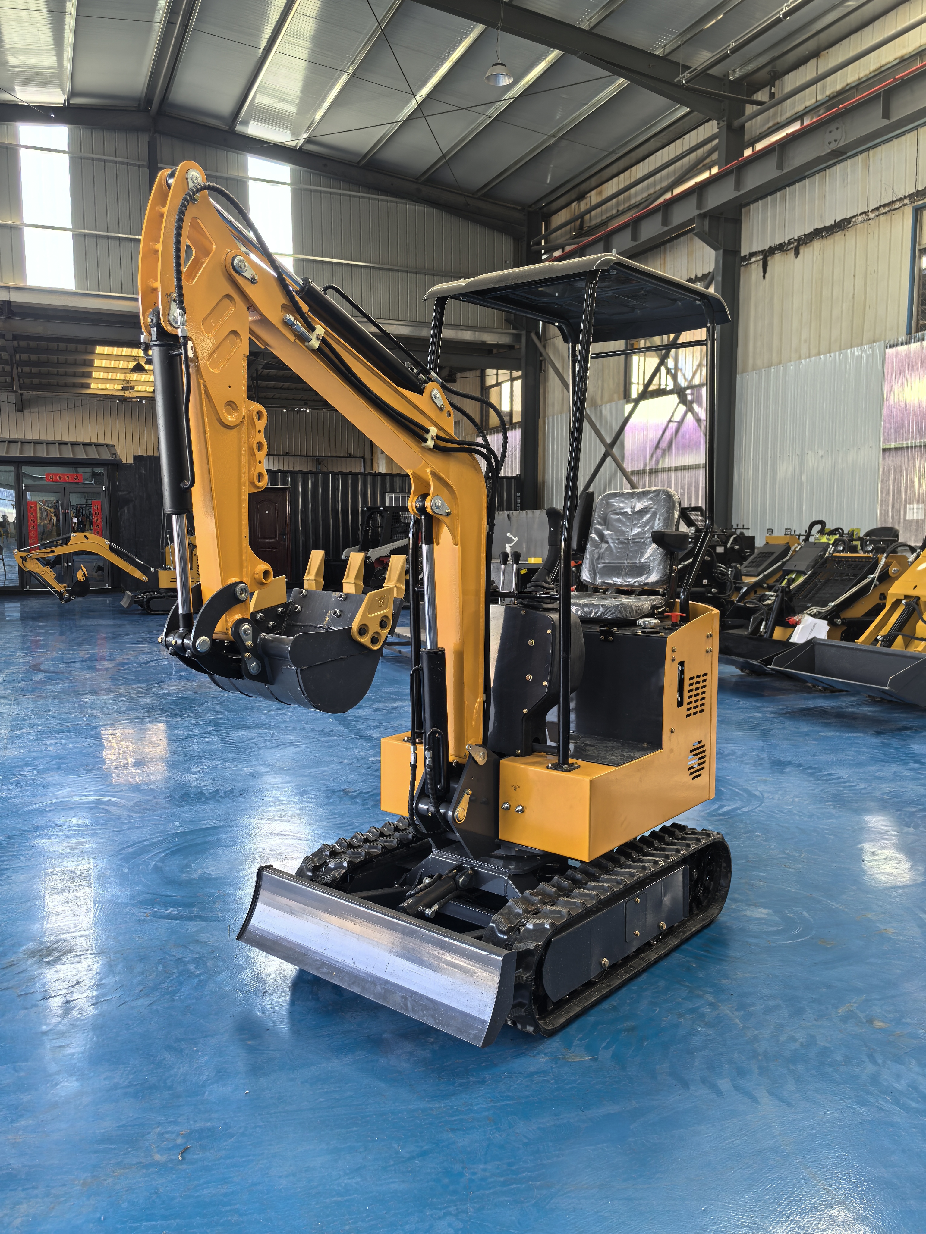 12A 1 Ton Mini Excavator Household Orchard Greenhouse Indoor Demolition Small Track Digger With Multi Attachments Ready Stock