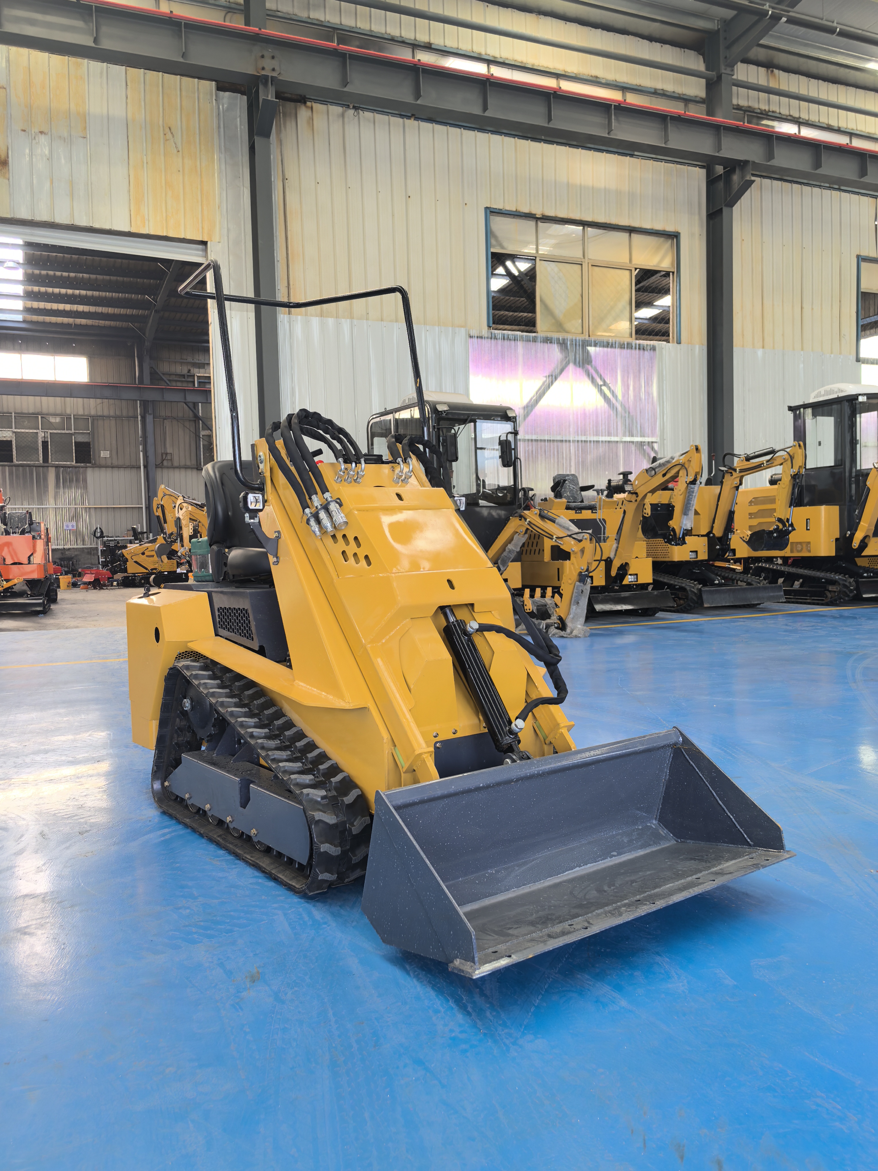 480S Track Mini Skid Steer Loader Rubber Track Compact Machine For Indoor Basement Narrow Aisle Ready Stock