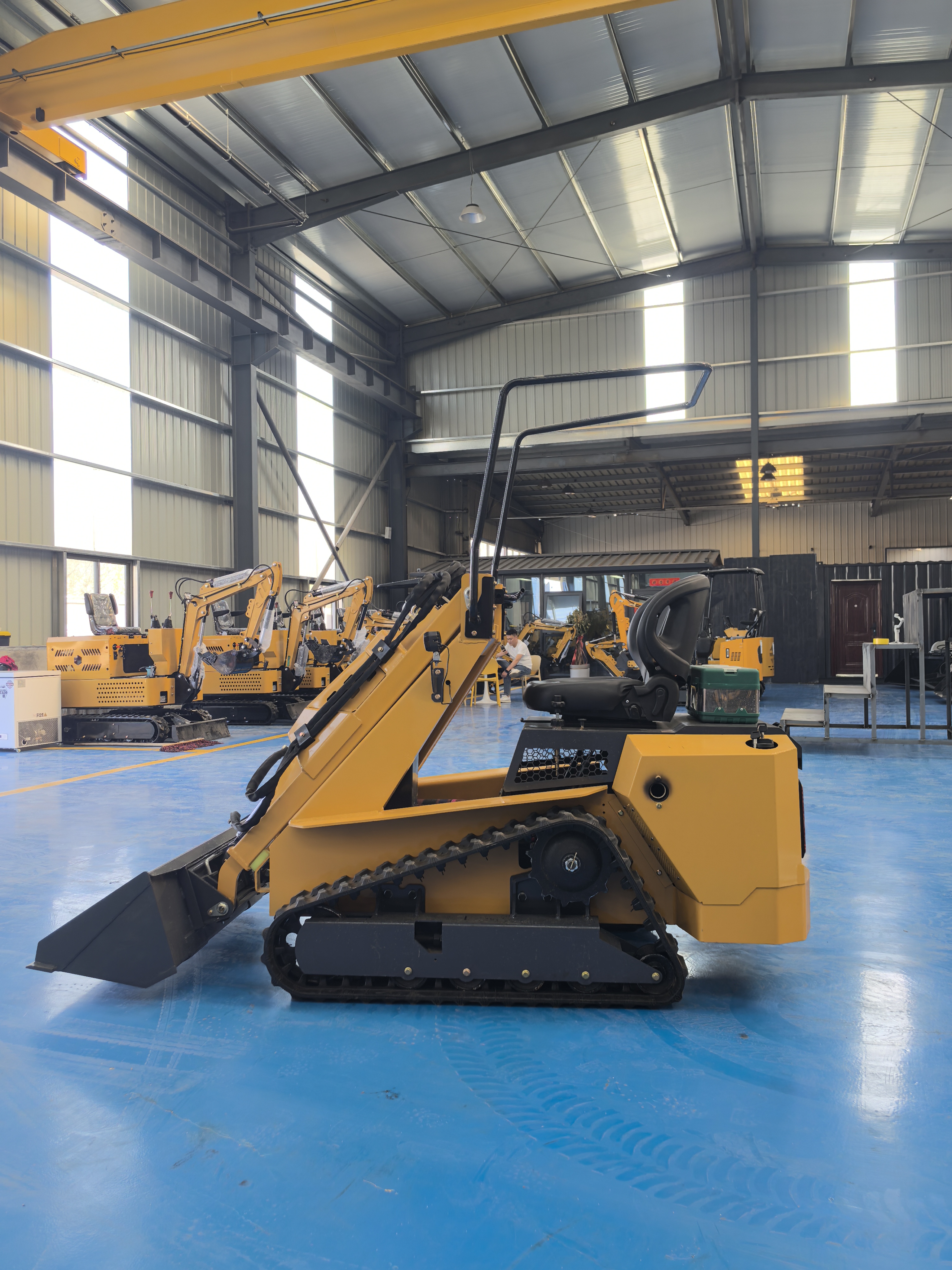 480S Track Mini Skid Steer Loader Rubber Track Compact Machine For Indoor Basement Narrow Aisle Ready Stock