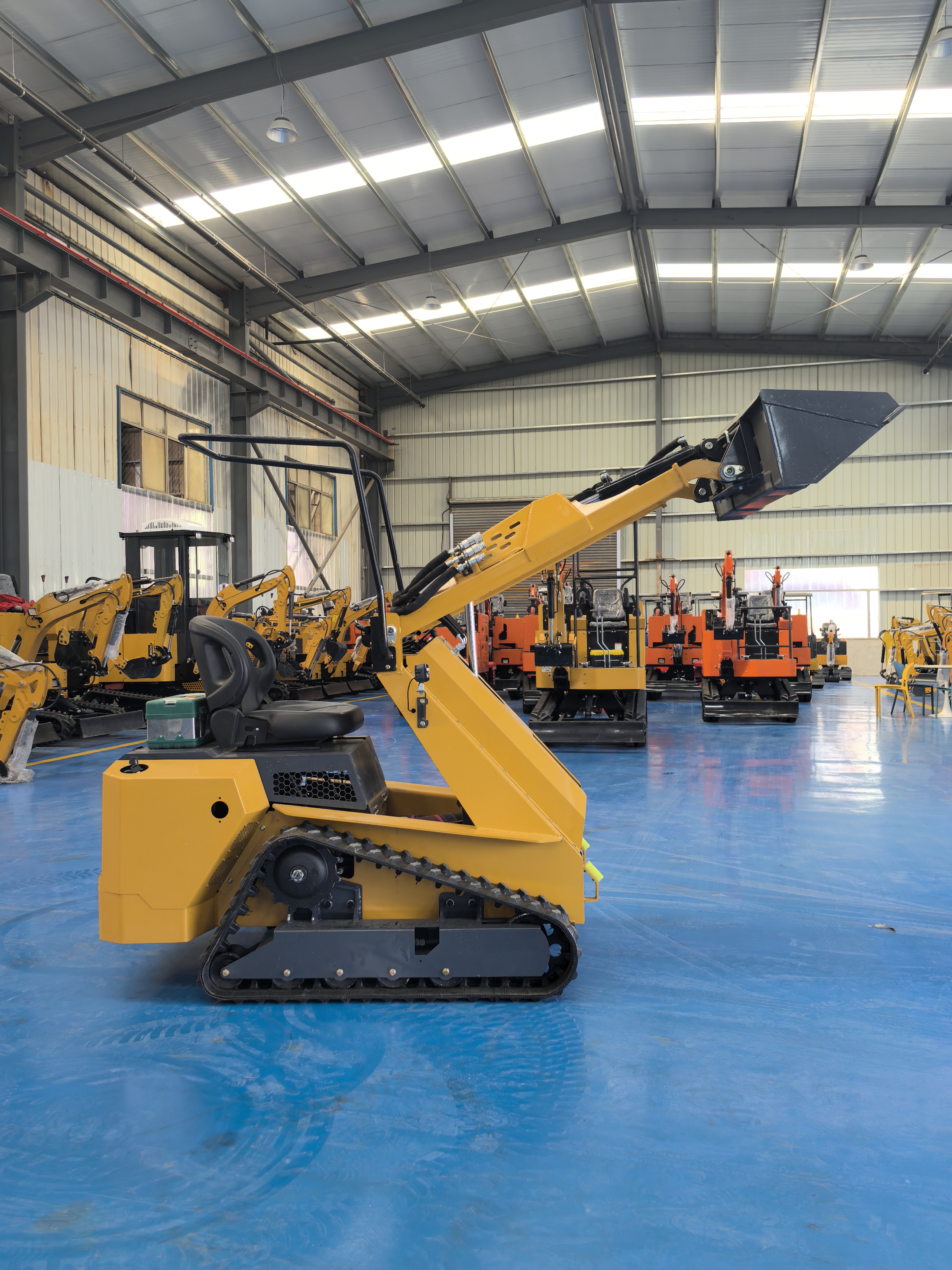 480S Track Mini Skid Steer Loader Rubber Track Compact Machine For Indoor Basement Narrow Aisle Ready Stock