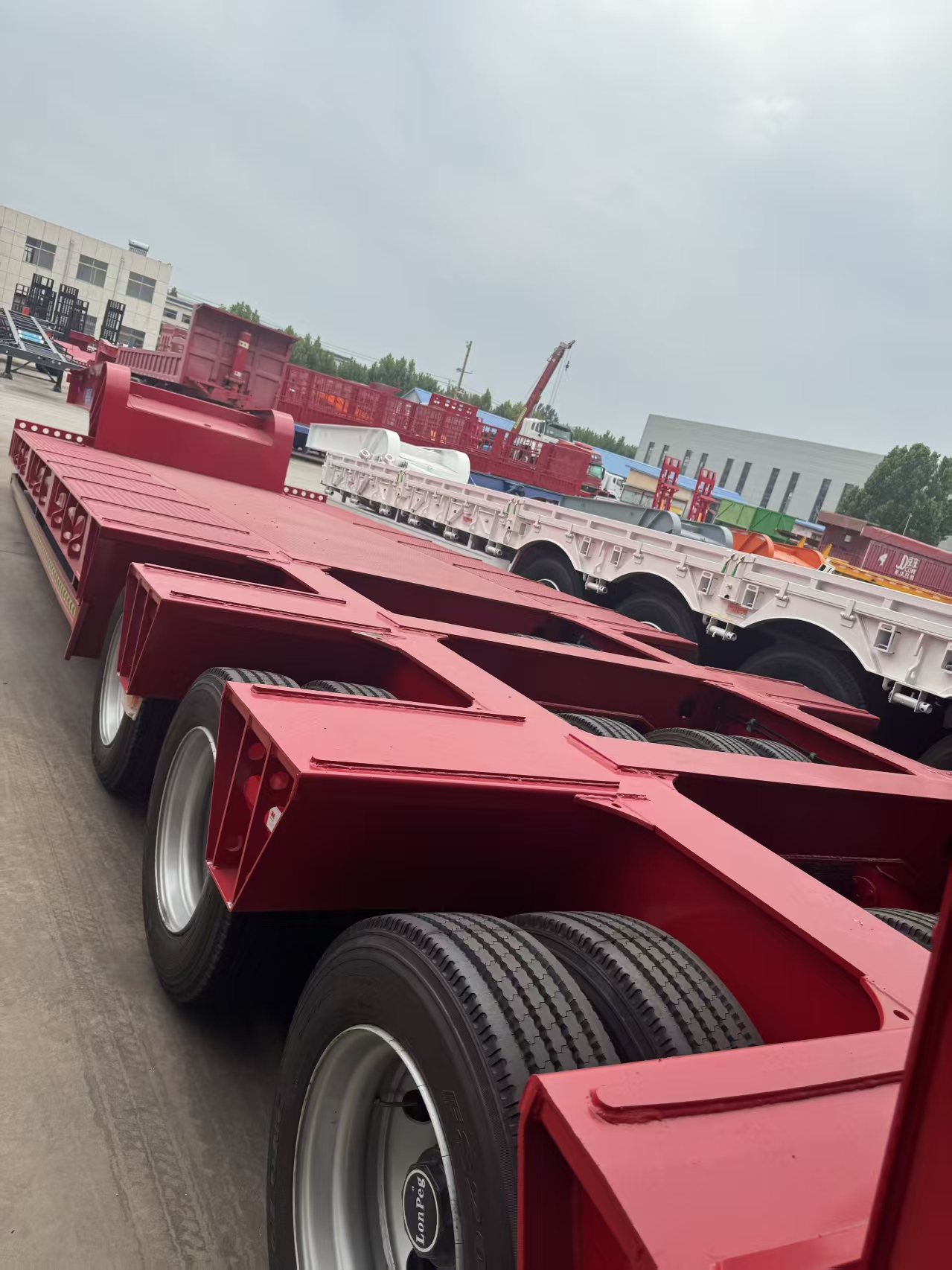 Multi-Axle Low Flatbed Semi Trailer 10-30m Wind Power Oversize Cargo Transport Flat Trailer Private Custom 50,000-1,000,000 CNY