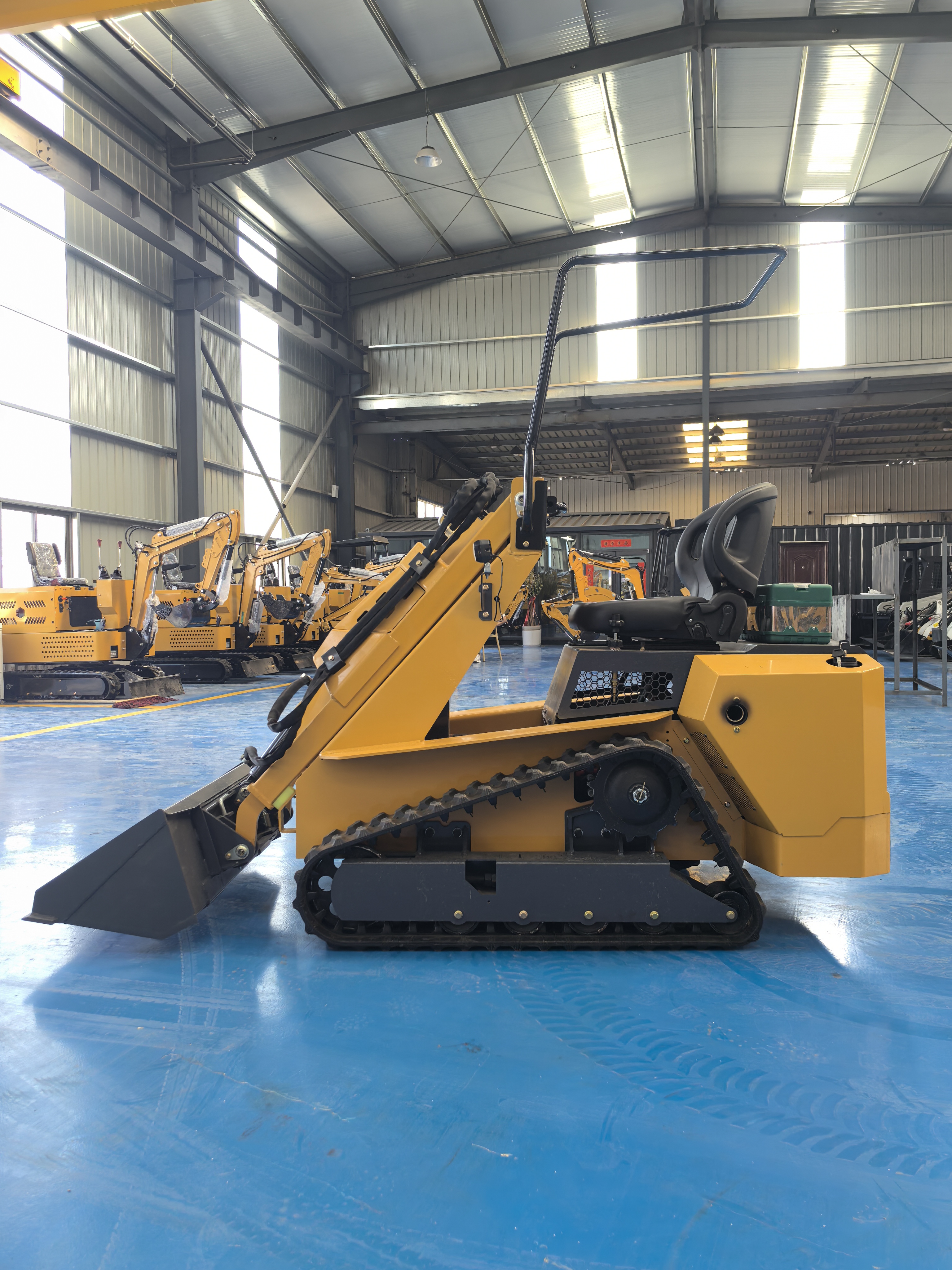 480S Track Mini Skid Steer Loader Rubber Track Compact Machine For Indoor Basement Narrow Aisle Ready Stock