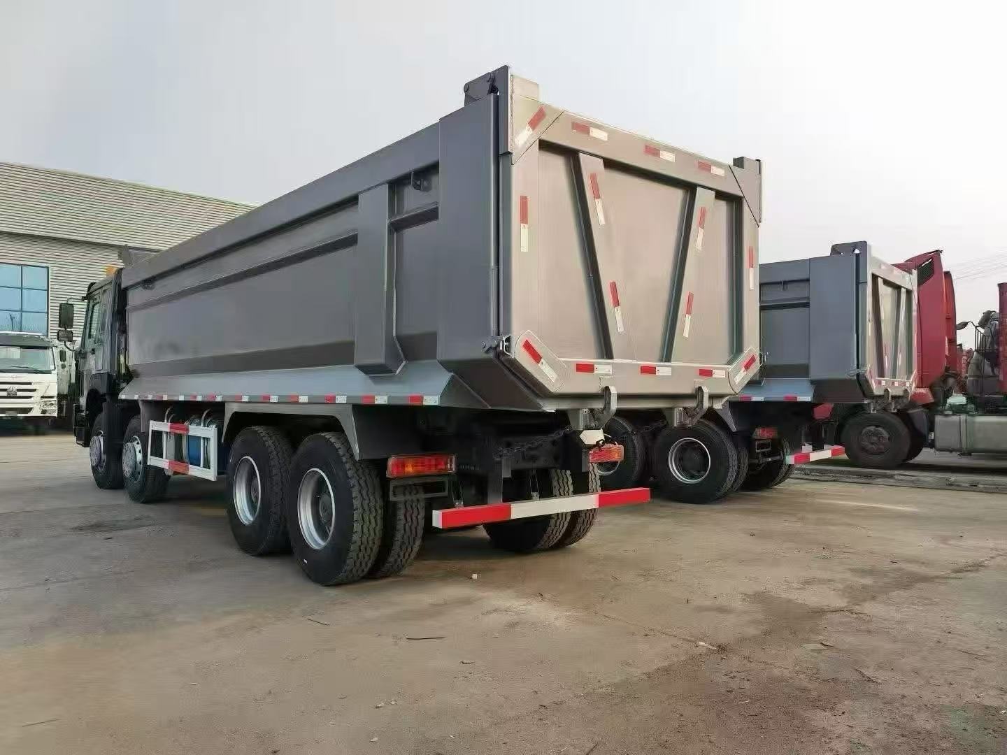 Howo Dump Truck - Engine: Weichai WD615 series 371-horsepower diesel engine with a displacement of 9.726L, compatible with China National III/IV emission standards (Euro III standard prevalent in overseas markets)