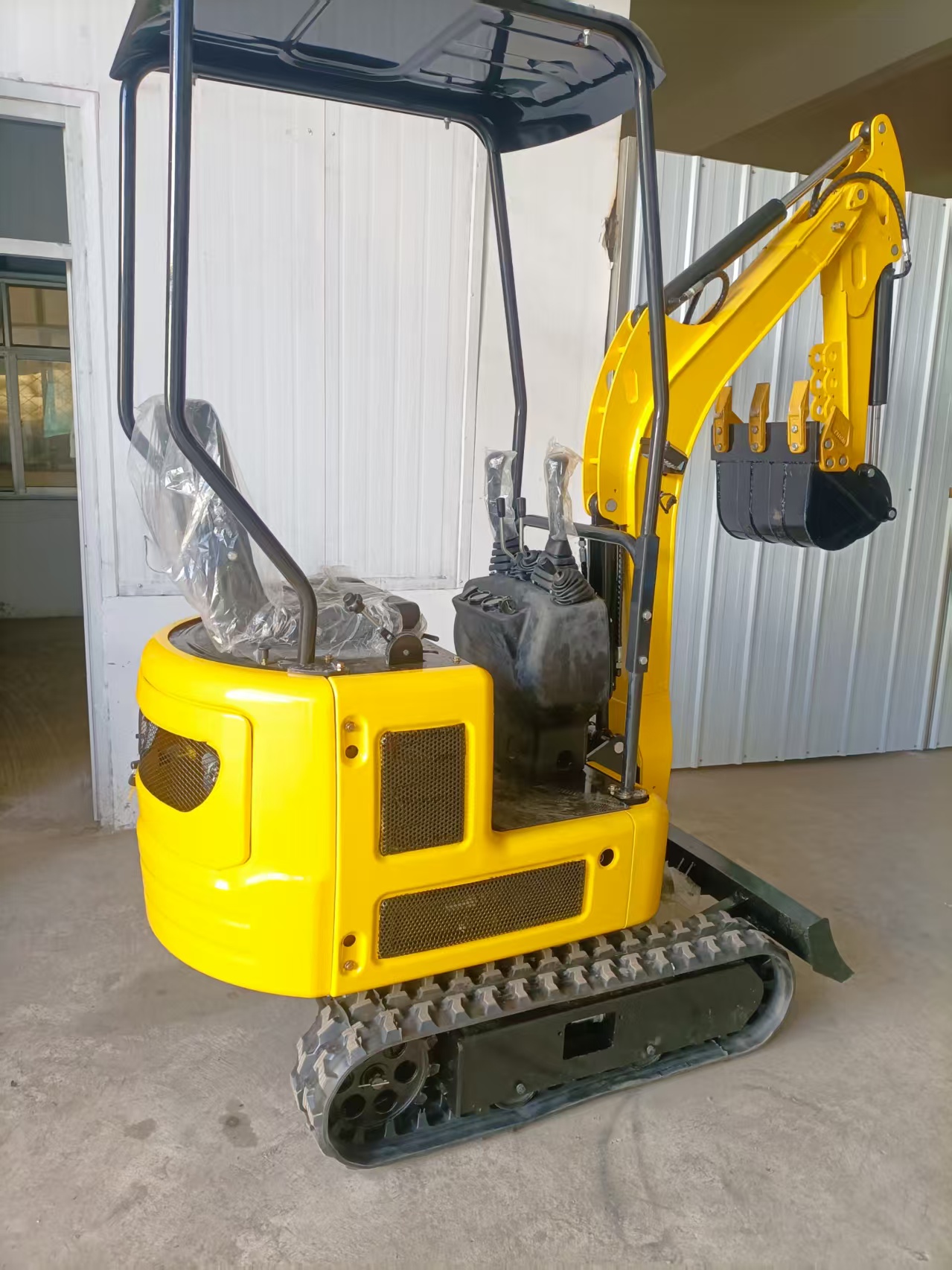 Brand New Model 1 Ton Mini Excavator Retractable Chassis Rubber Track For Orchard Greenhouse