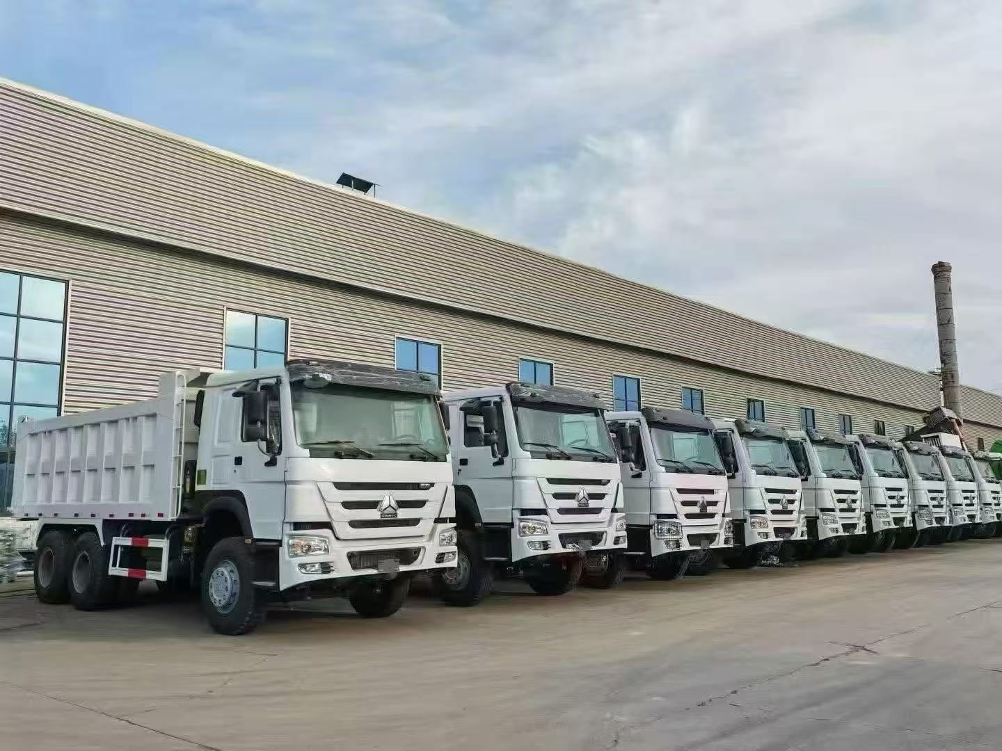 Howo Dump Truck - Engine: Weichai WD615 series 371-horsepower diesel engine with a displacement of 9.726L, compatible with China National III/IV emission standards (Euro III standard prevalent in overseas markets)