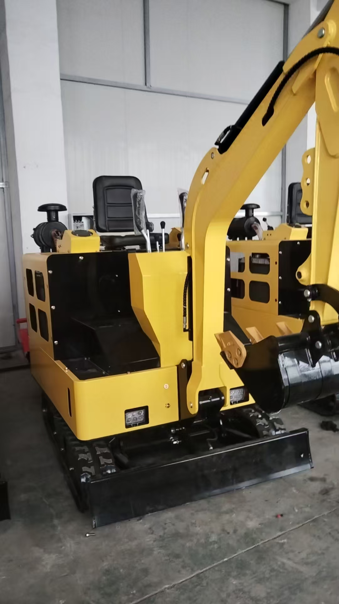 Export Model 09 Small Excavator Compatible With Rotary Tiller For Yard & Orchard Dual Use