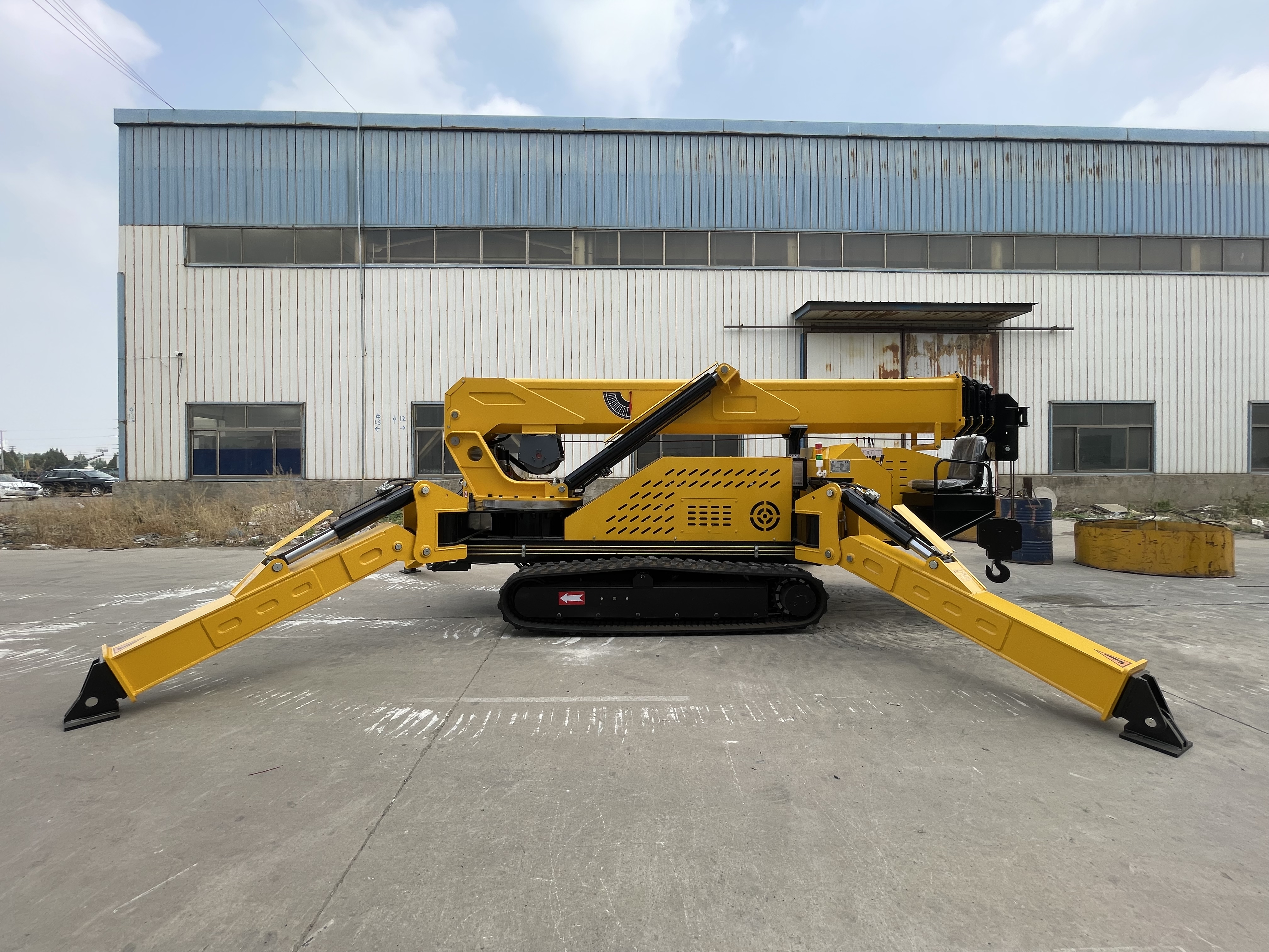 HC8.0A 8 Ton Spider Crane Hexagonal 5-Section Boom Dual Speed Crawler Lifter For Narrow Heavy Lifting