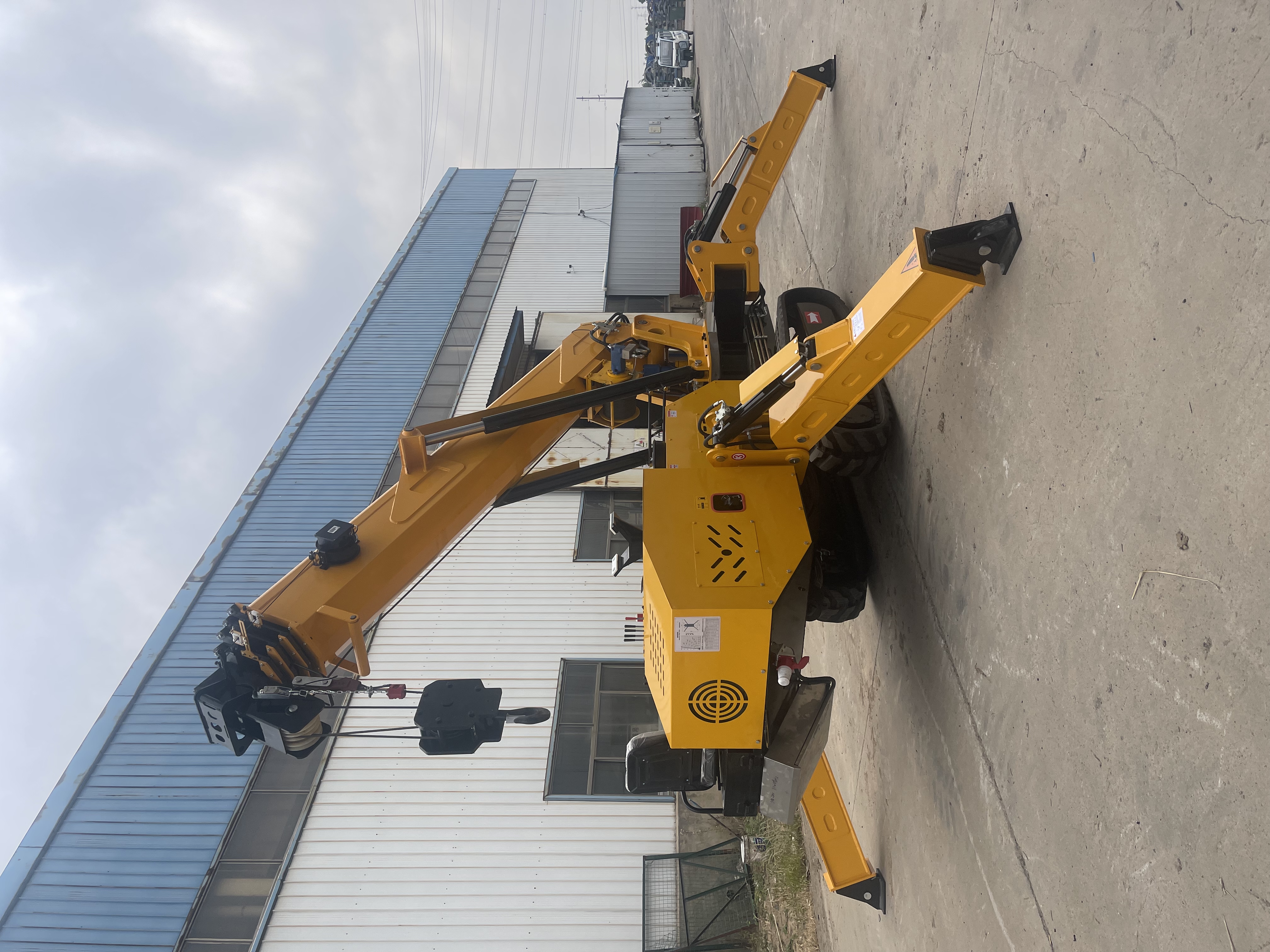 Large Tonnage Crawler Spider Crane With Operator Cabin Multi-Section Telescopic Boom Hydraulic Lifter For Factory Heavy Lifting